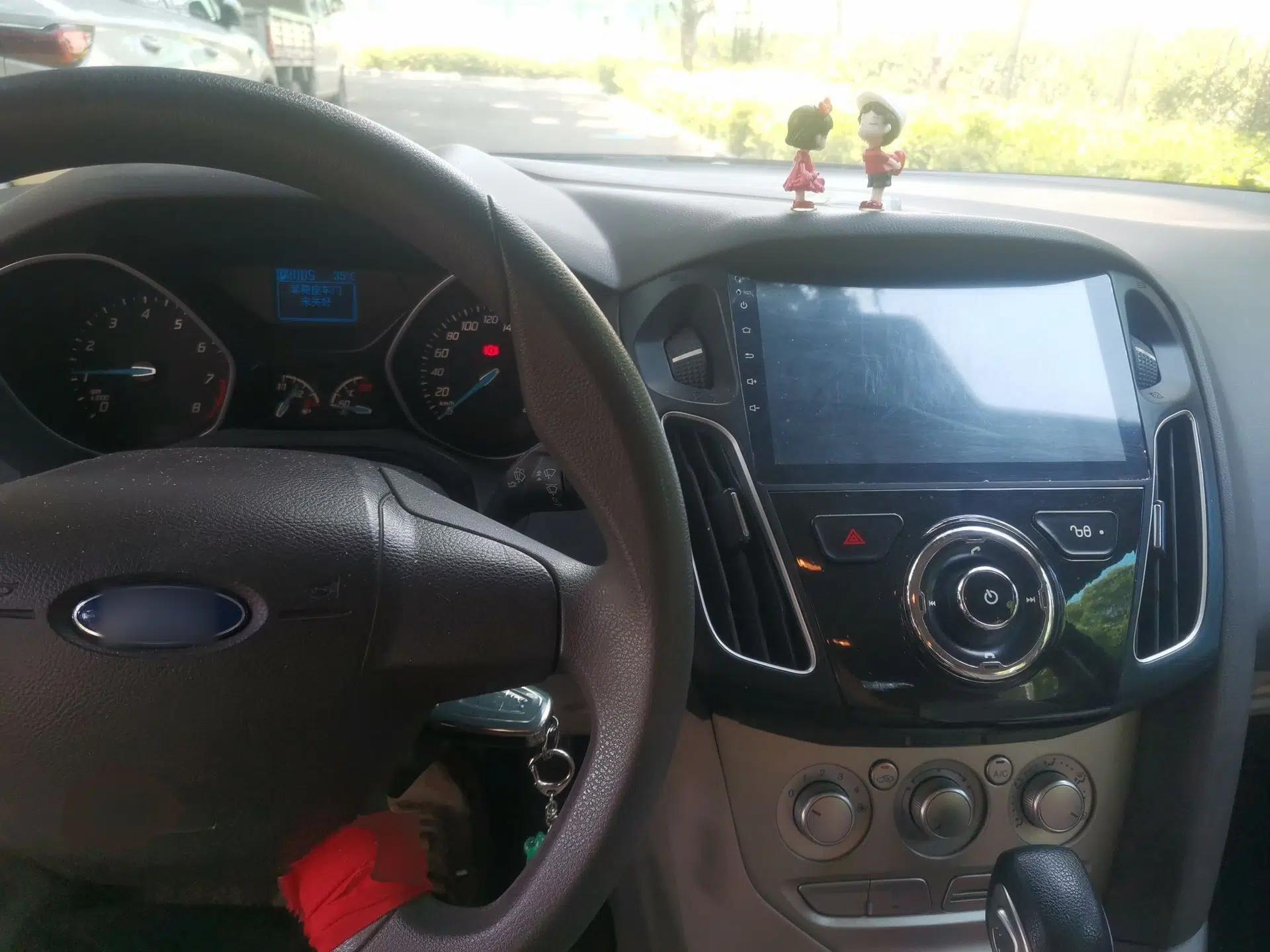 Ford Focus 2012 Sedan 1.6L Automatic Comfort Model — миниатюра 9