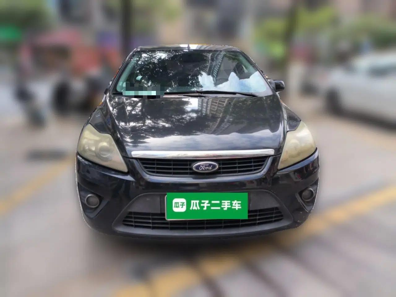 Ford Focus 2012 Hatchback Classic 1.8L Manual Base Model — миниатюра 2