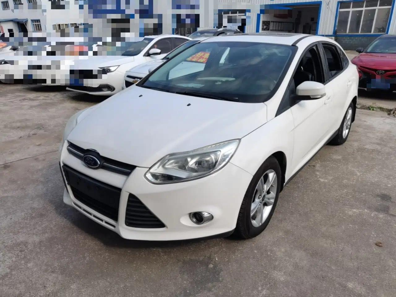 Ford Focus 2012 Sedan 1.6L Automatic Fashion Edition — миниатюра 1
