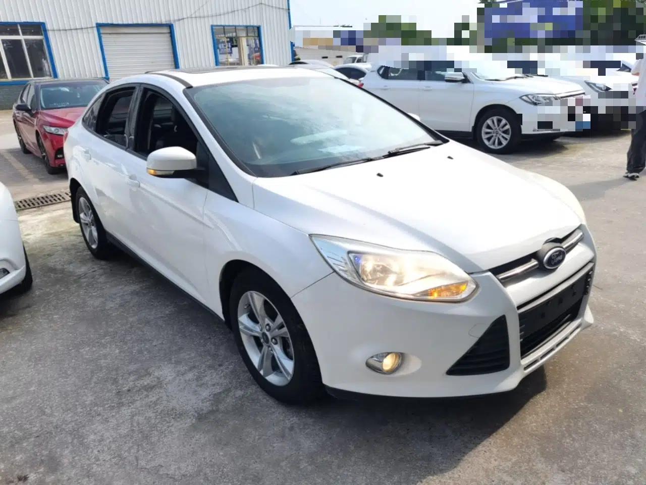 Ford Focus 2012 Sedan 1.6L Automatic Fashion Edition — миниатюра 3