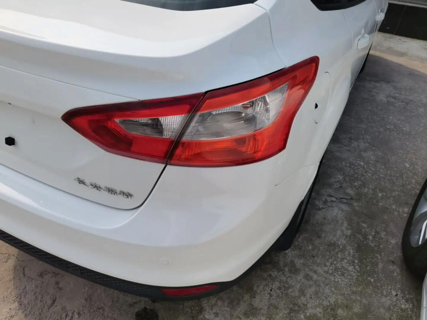 Ford Focus 2012 Sedan 1.6L Automatic Fashion Edition — миниатюра 9