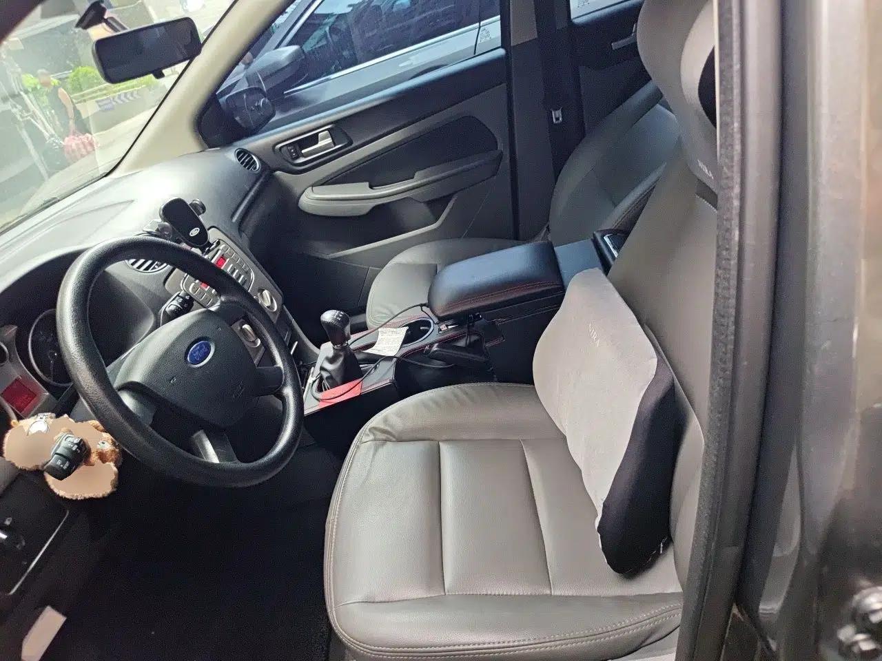 Ford Focus 2013 Hatchback Classic 1.8L Manual Base Model — миниатюра 15