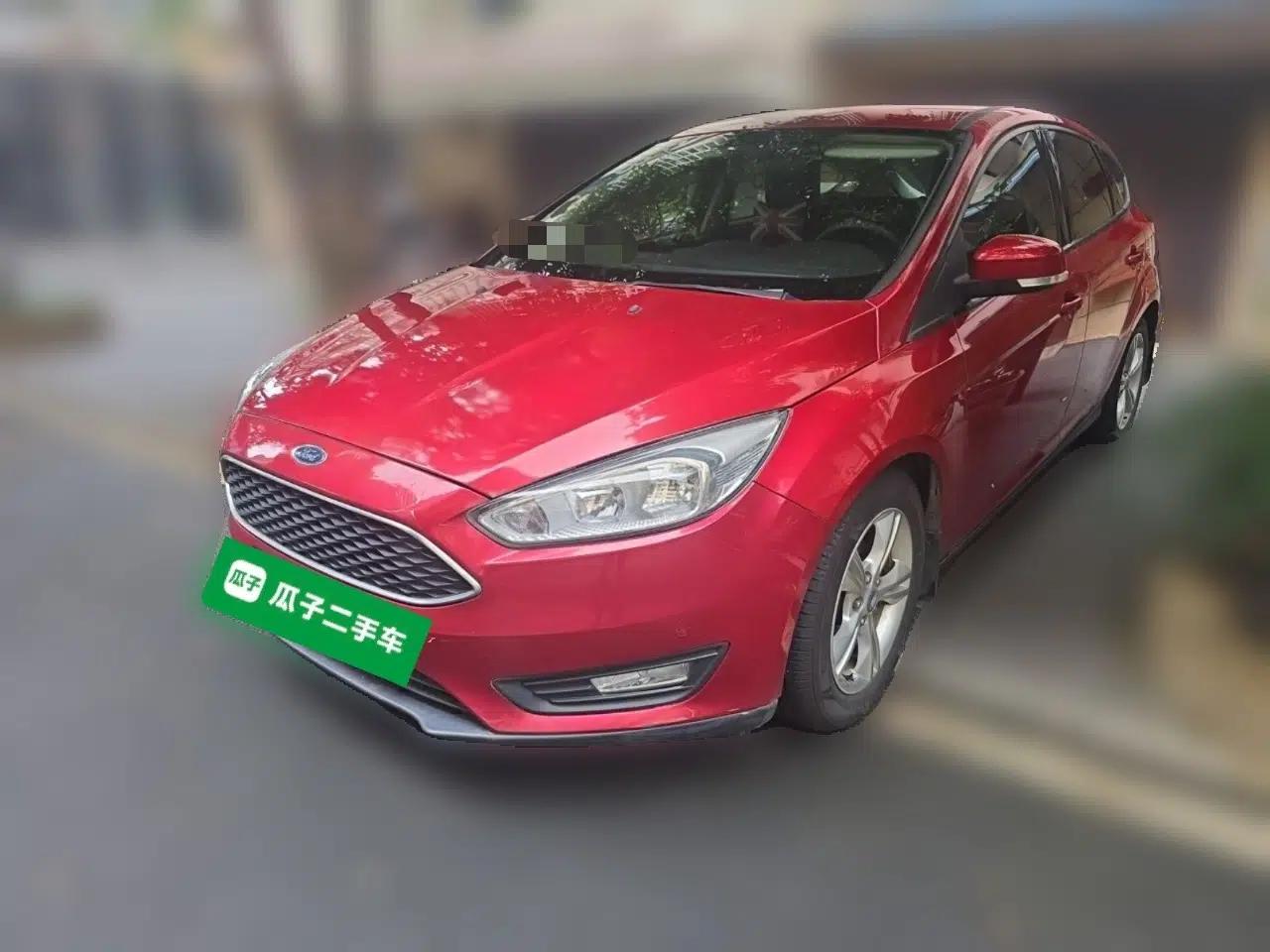 Ford Focus 2015 Hatchback 1.6L Automatic Comfort Model — миниатюра 1