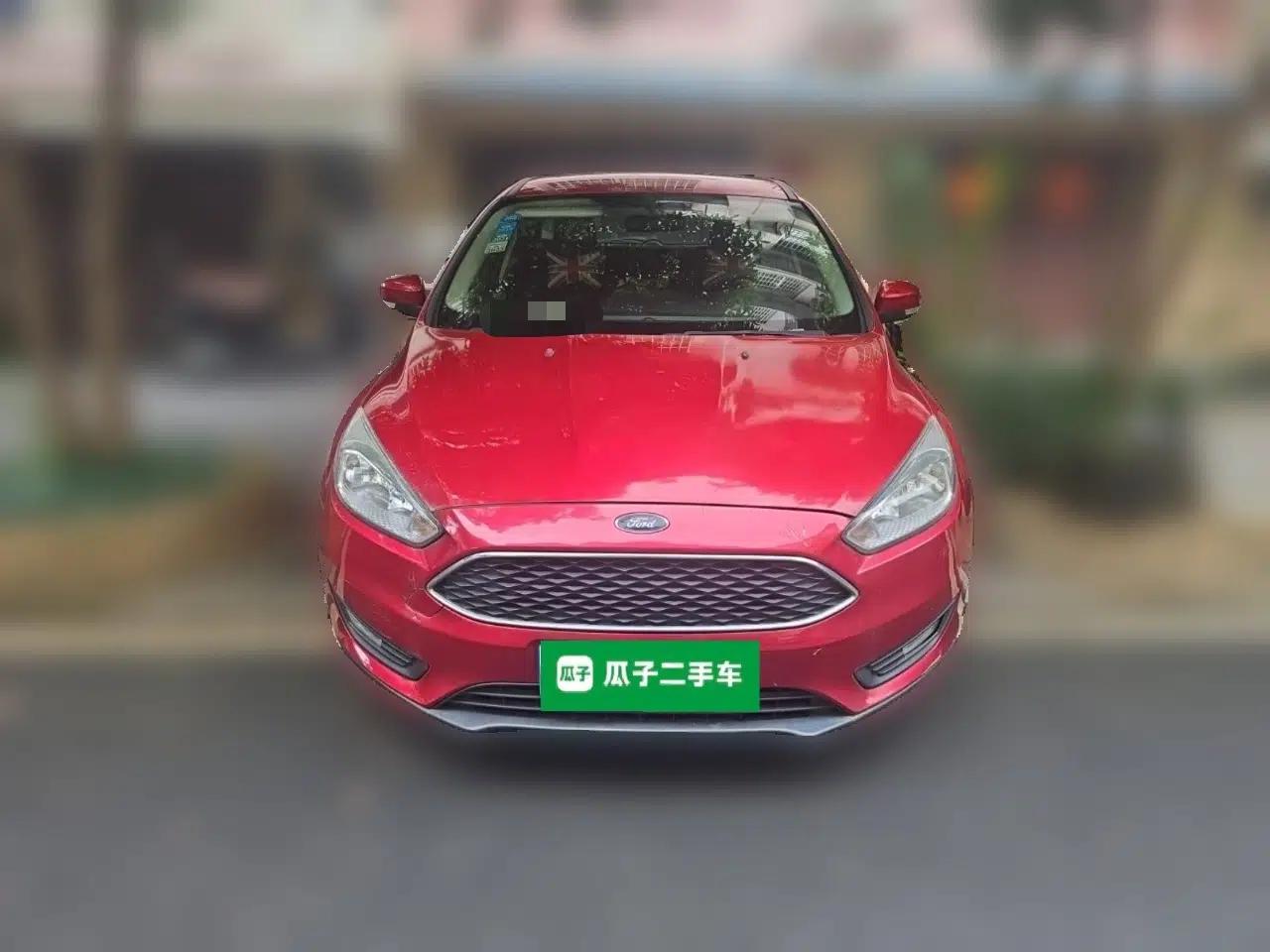 Ford Focus 2015 Hatchback 1.6L Automatic Comfort Model — миниатюра 2