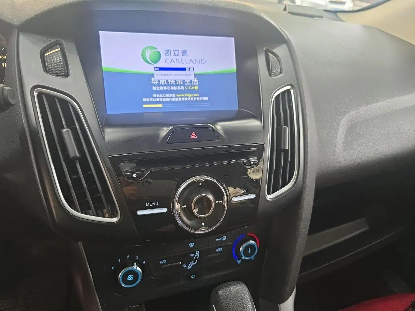 Ford Focus 2015 Hatchback 1.6L Automatic Comfort Model — миниатюра 13