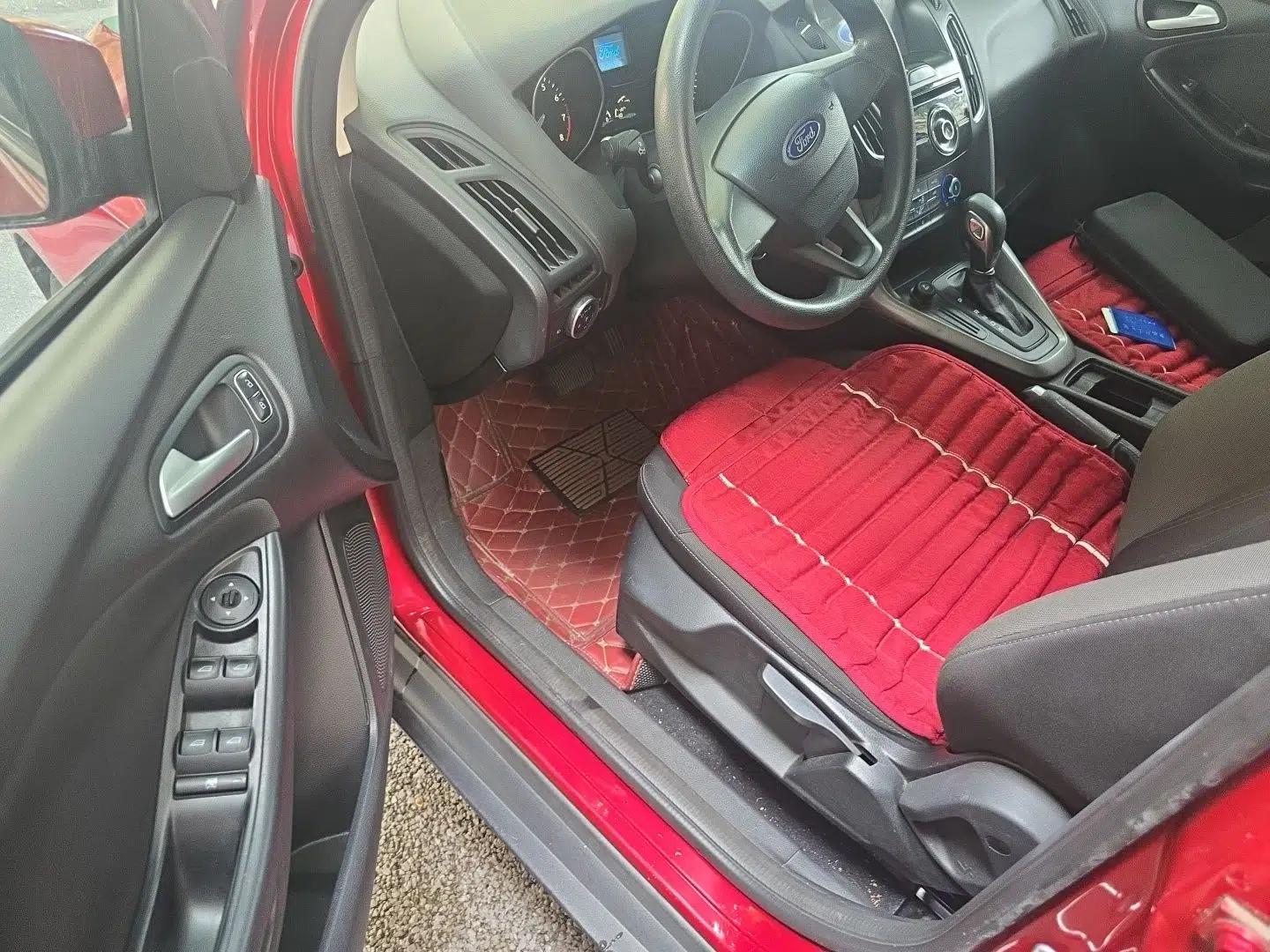 Ford Focus 2015 Hatchback 1.6L Automatic Comfort Model — миниатюра 16