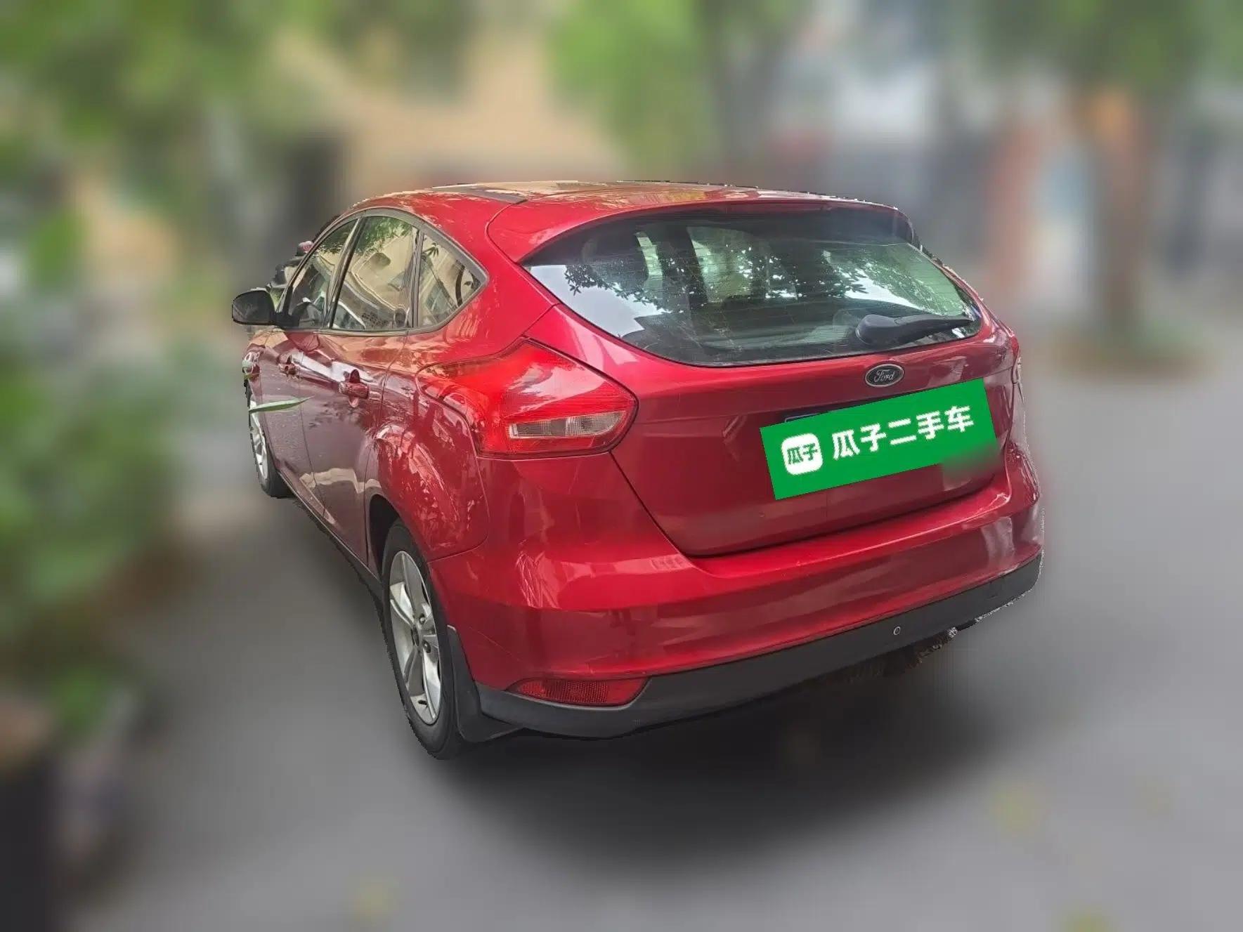 Ford Focus 2015 Hatchback 1.6L Automatic Comfort Model — миниатюра 4
