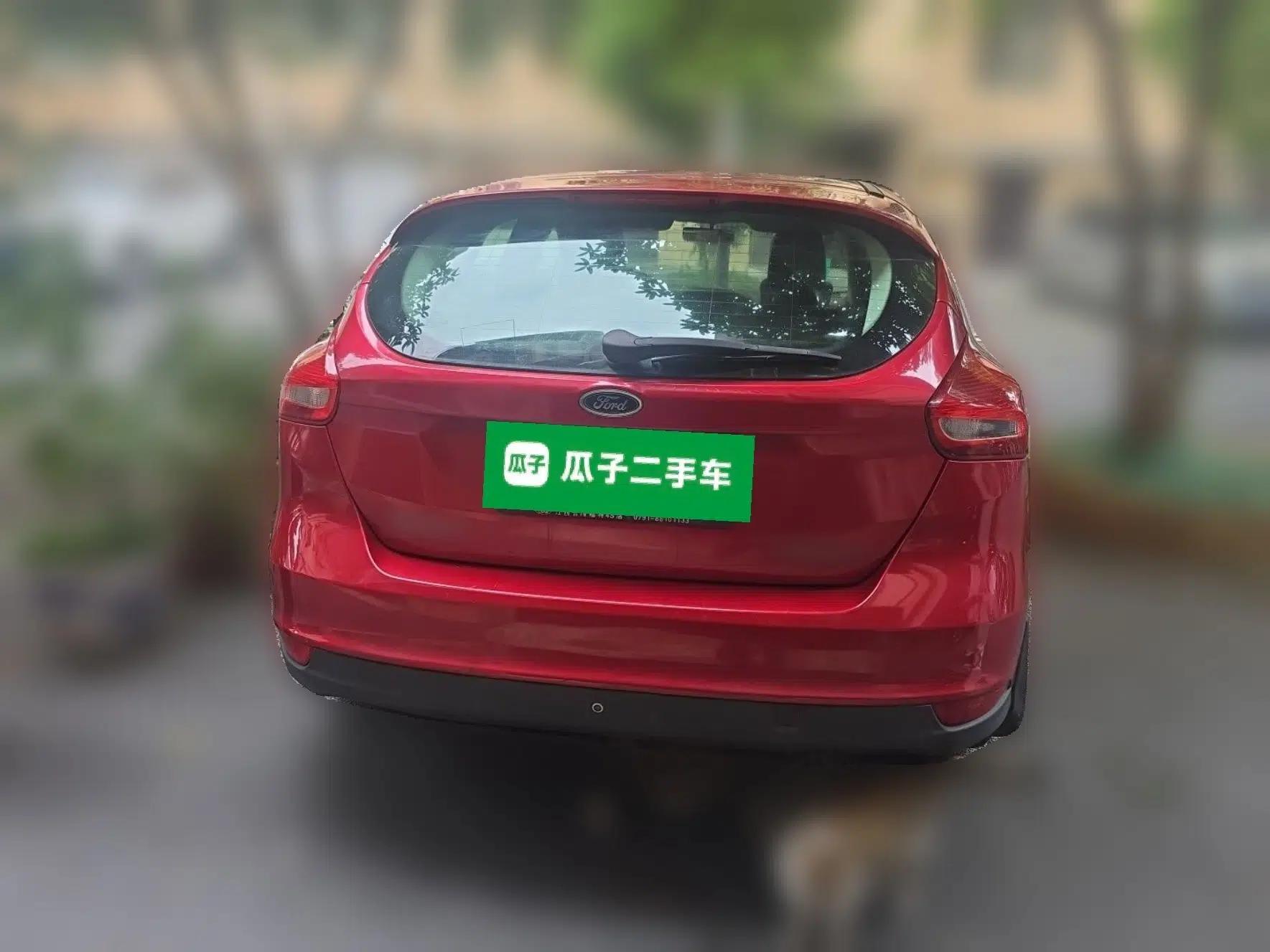 Ford Focus 2015 Hatchback 1.6L Automatic Comfort Model — миниатюра 5