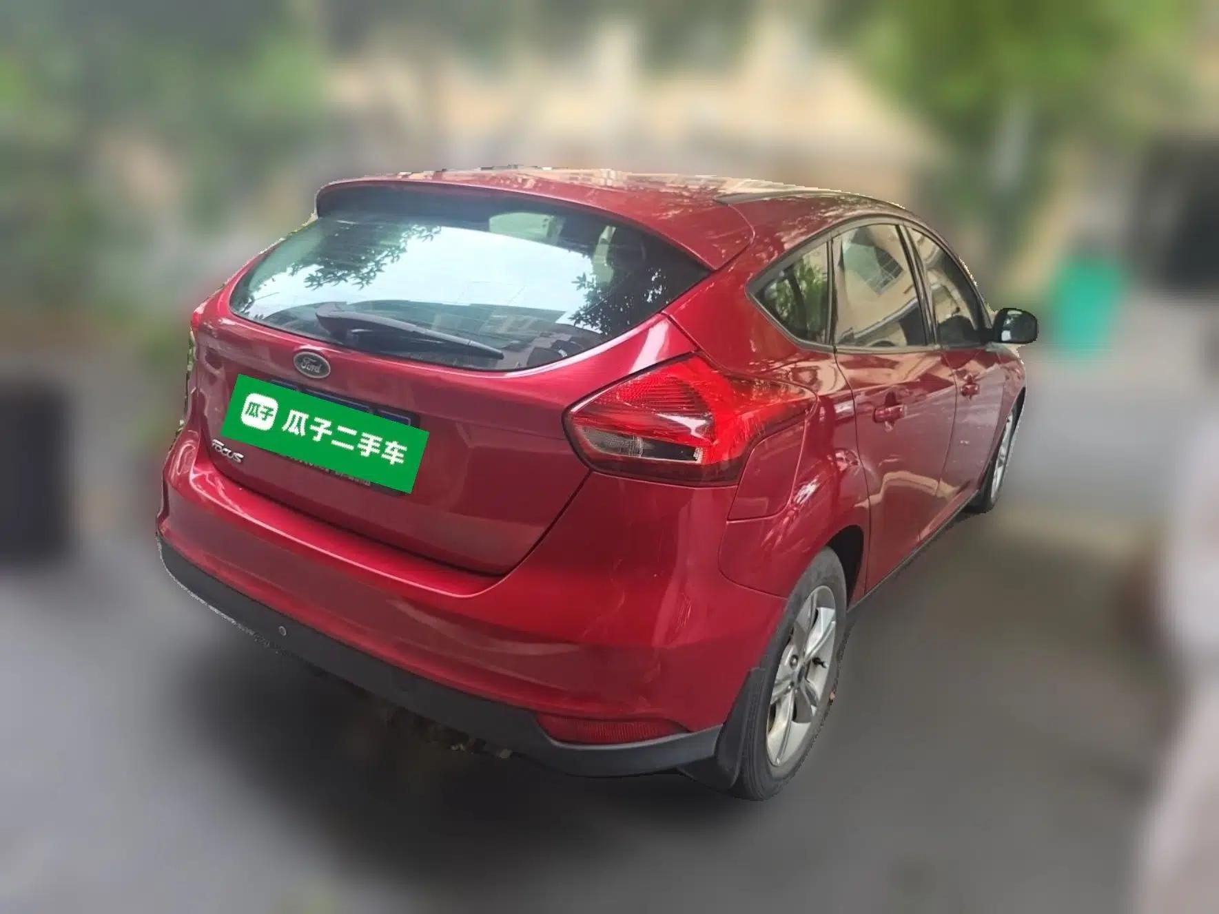 Ford Focus 2015 Hatchback 1.6L Automatic Comfort Model — миниатюра 6