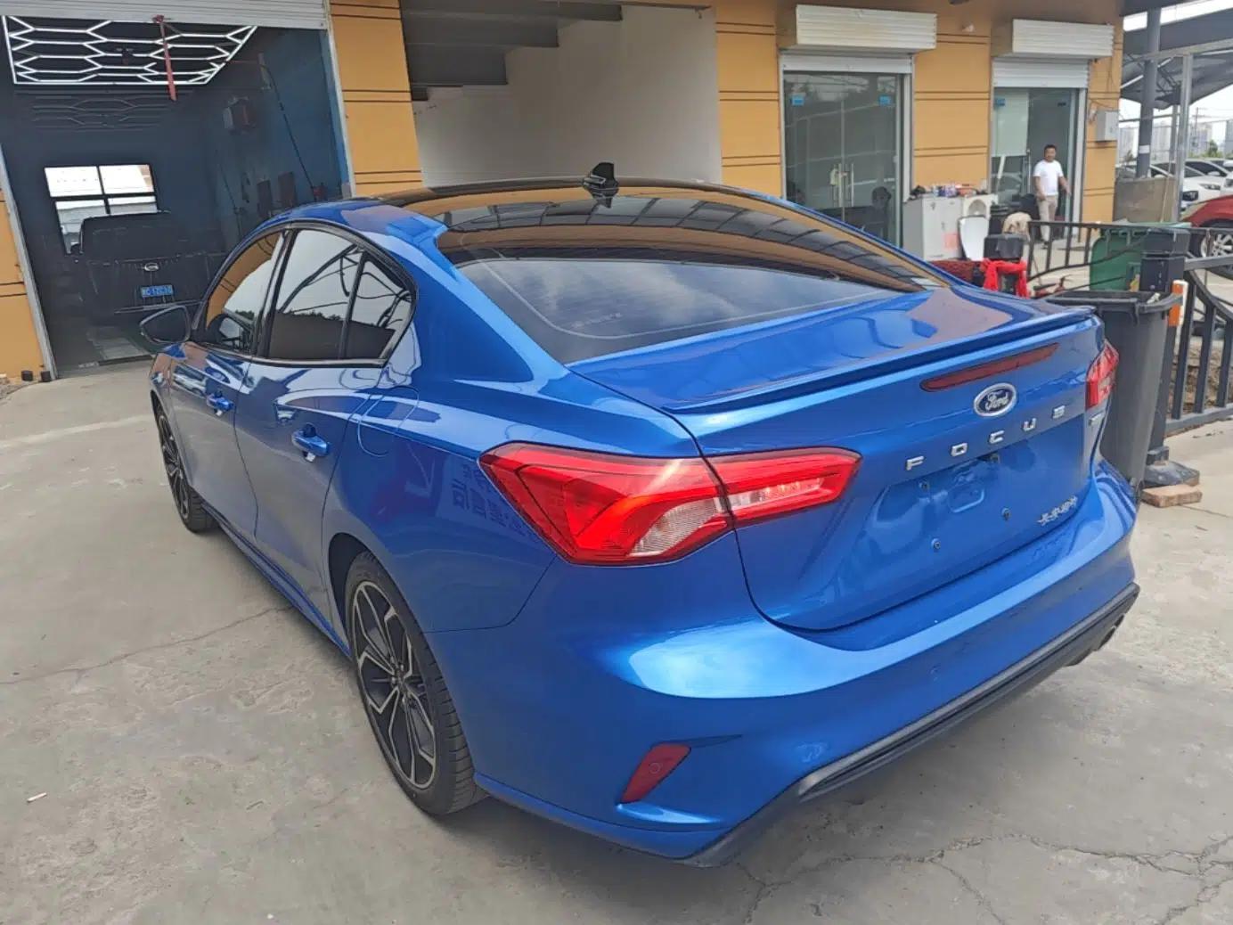 Ford Focus 2021 Sedan EcoBoost 180 Automatic ST Line — миниатюра 4