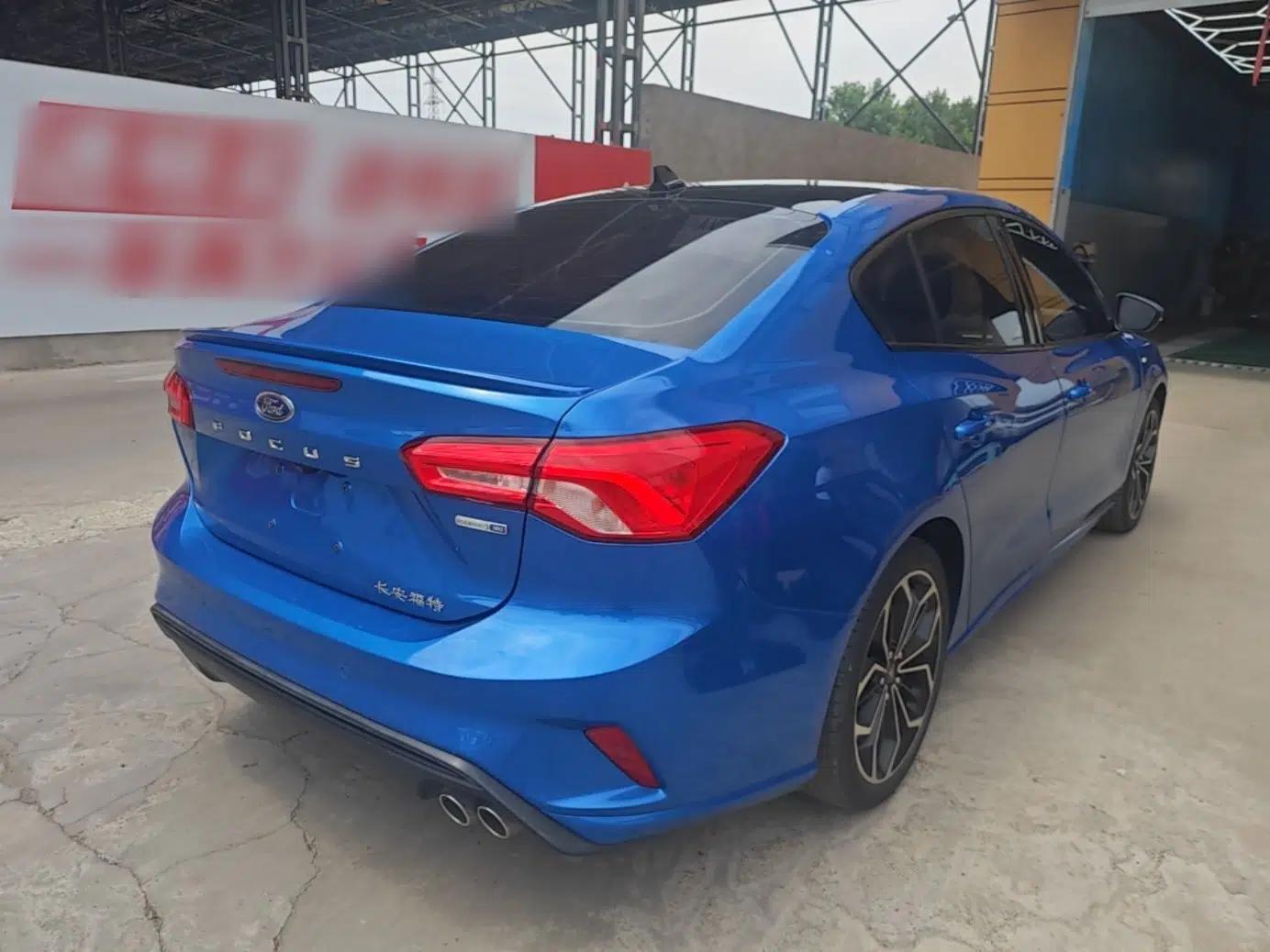 Ford Focus 2021 Sedan EcoBoost 180 Automatic ST Line — миниатюра 6