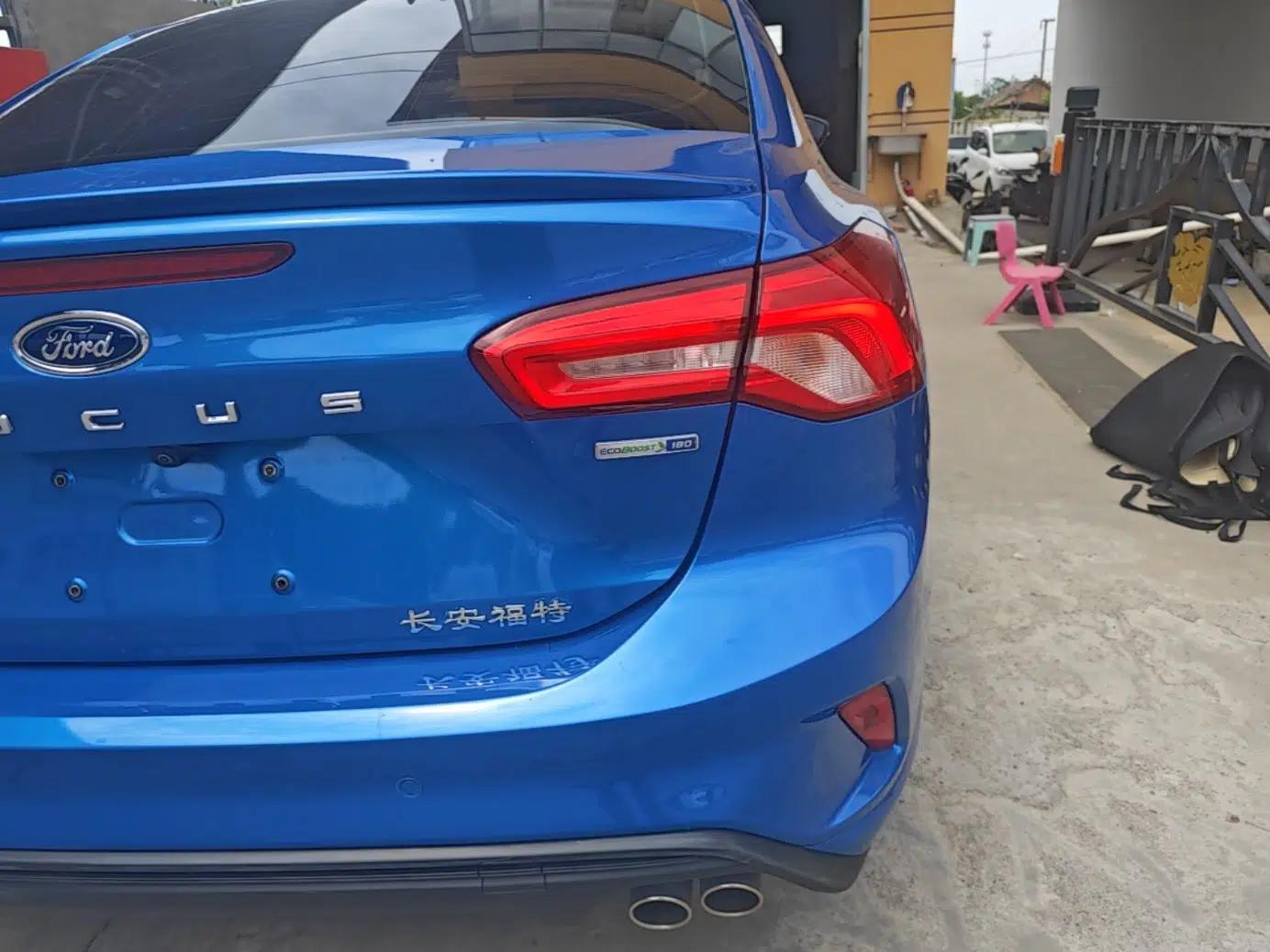 Ford Focus 2021 Sedan EcoBoost 180 Automatic ST Line — миниатюра 9