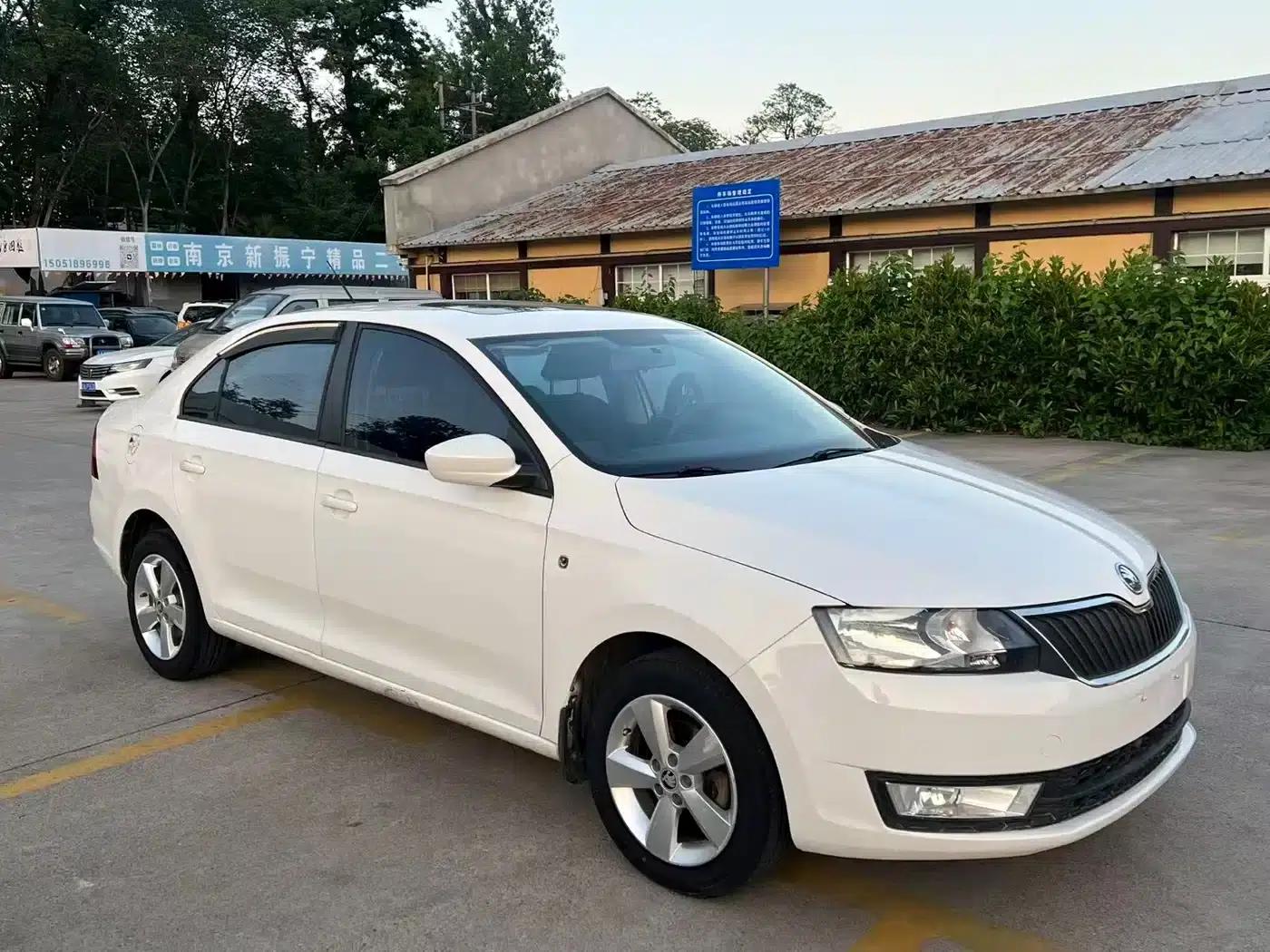 Rapid 2013 1.6L Manual Smart Selection Model — миниатюра 3