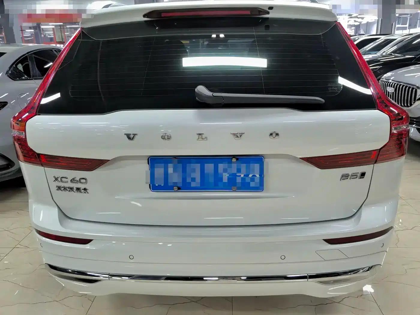 2023 Volvo XC60 B5 AWD Inscription Luxury Edition — миниатюра 5