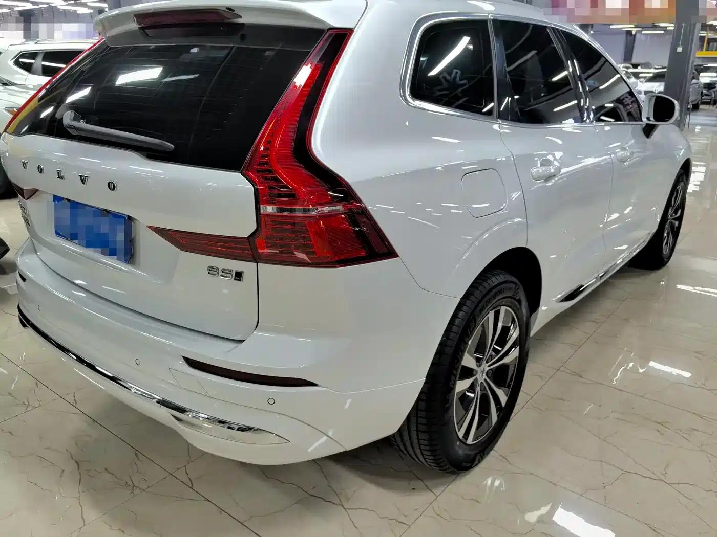 2023 Volvo XC60 B5 AWD Inscription Luxury Edition — миниатюра 6