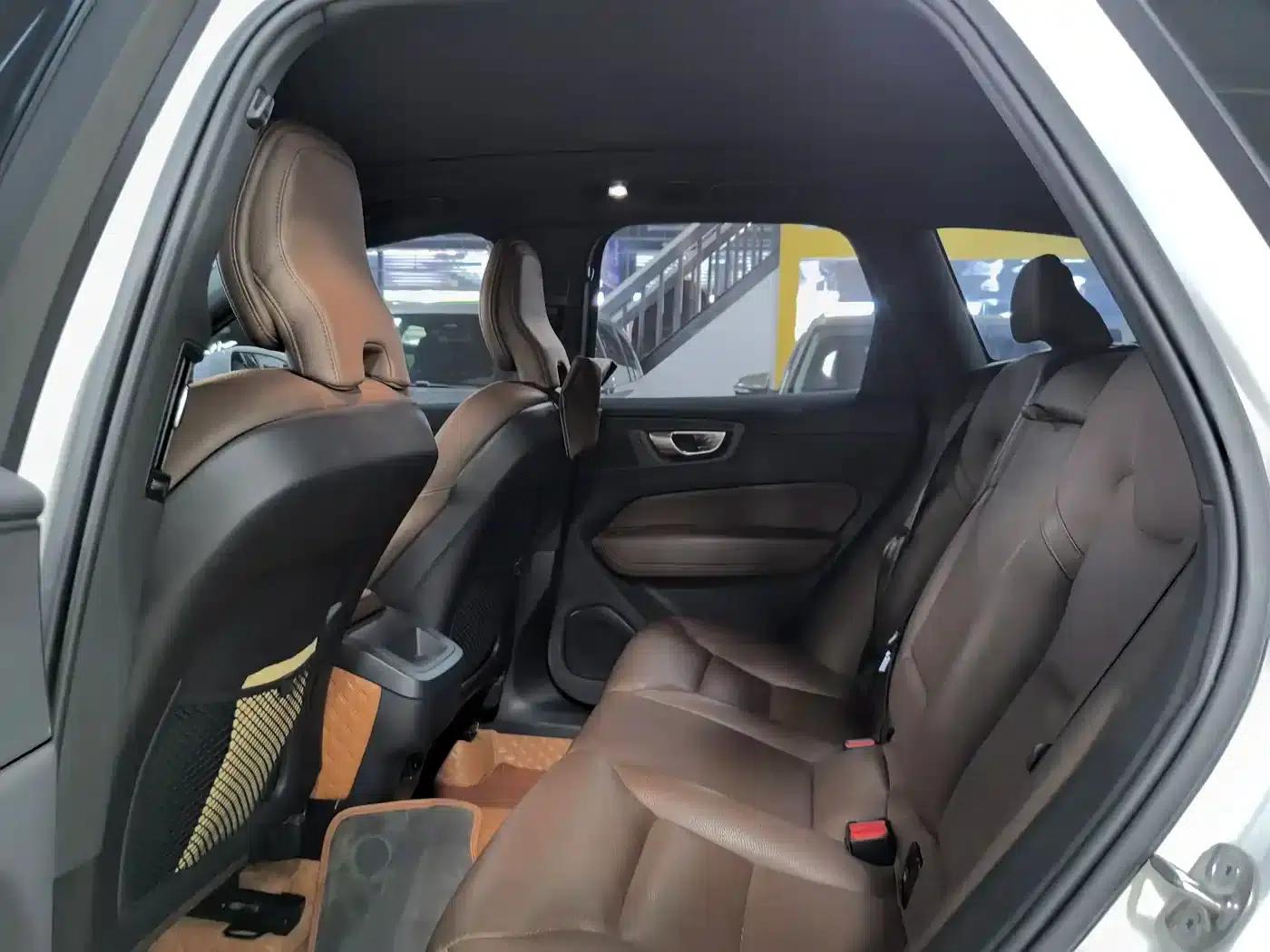 2023 Volvo XC60 B5 AWD Inscription Luxury Edition — миниатюра 9