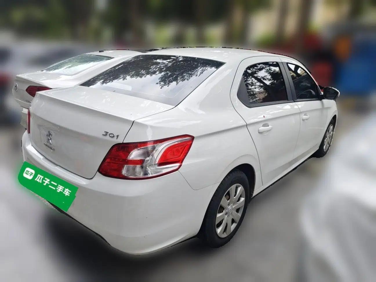 Peugeot 301 2014 1.6L Manual Comfort Edition — миниатюра 6