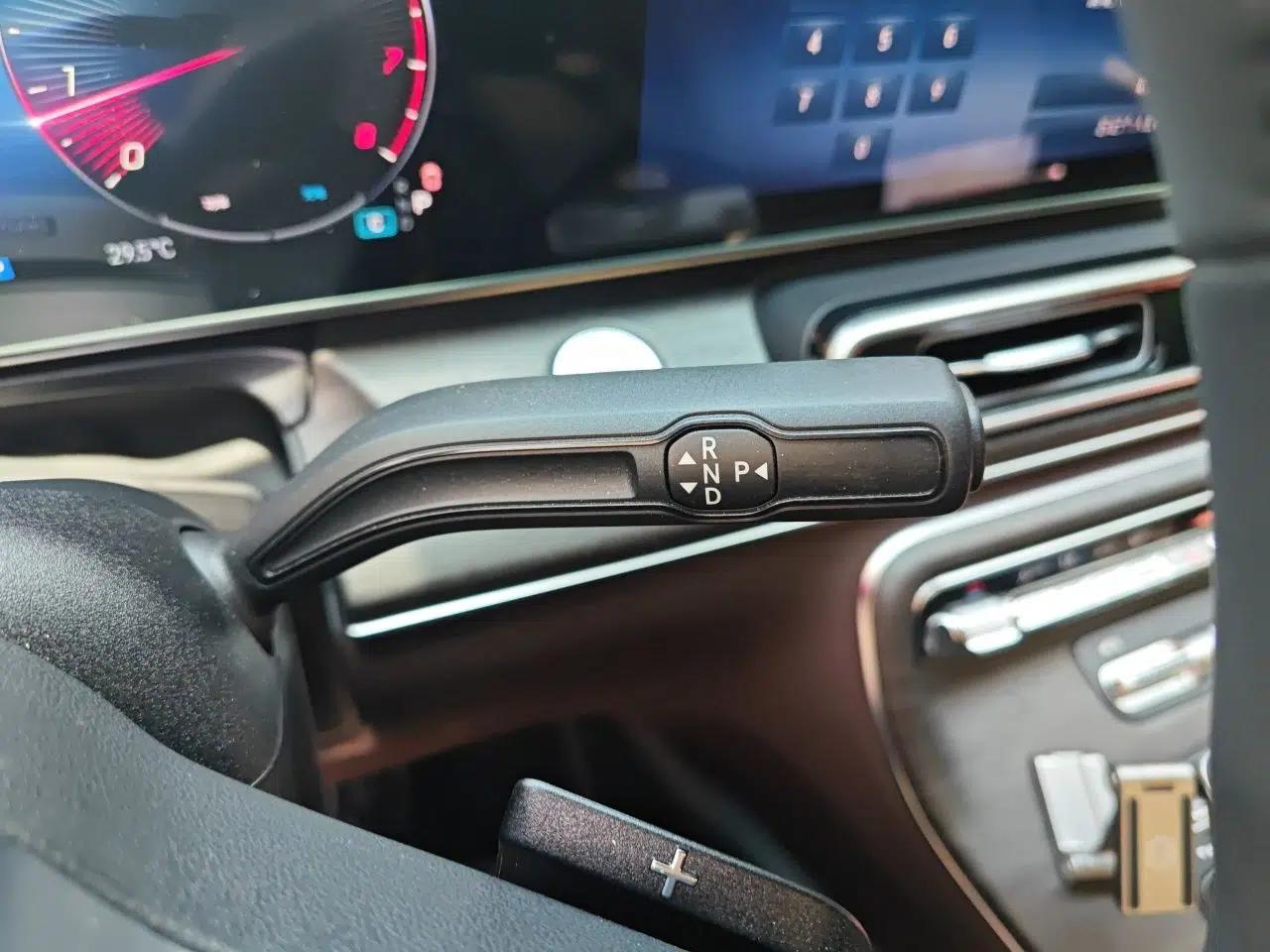 Mercedes-Benz V-Class 2024 V 300 L Long Wheelbase Luxury Edition — миниатюра 14