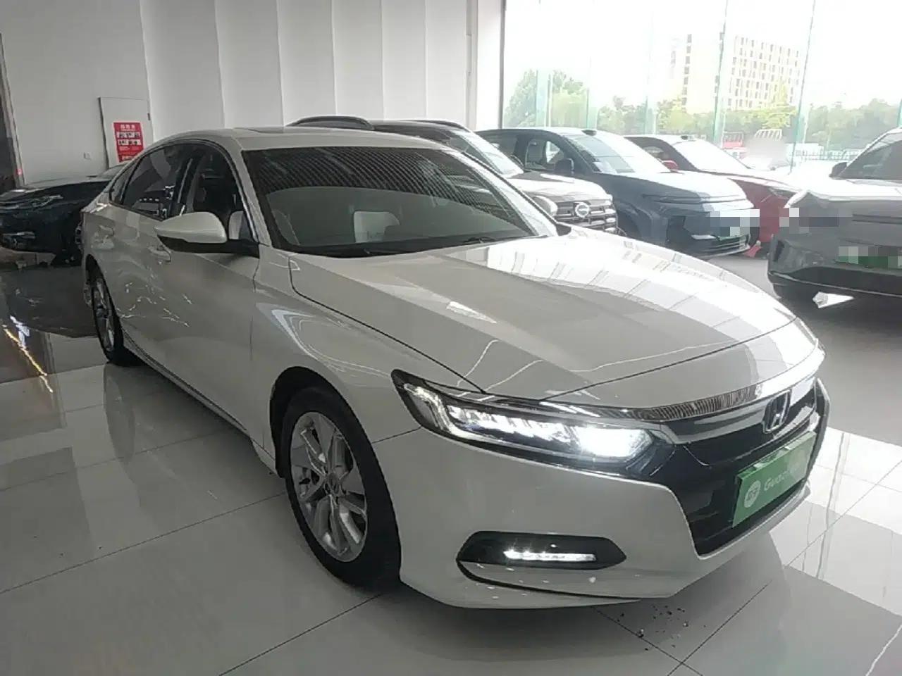 Honda Accord 2018 260TURBO Elite Edition China V — миниатюра 3