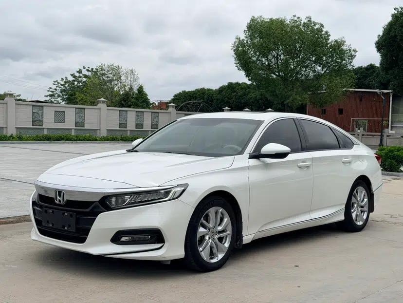 Honda Accord 2018 260TURBO Elite Edition China V — миниатюра 1