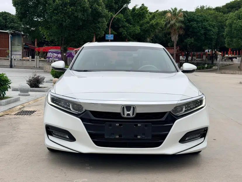 Honda Accord 2018 260TURBO Elite Edition China V — миниатюра 2