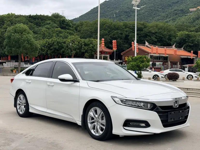 Honda Accord 2018 260TURBO Elite Edition China V — миниатюра 3