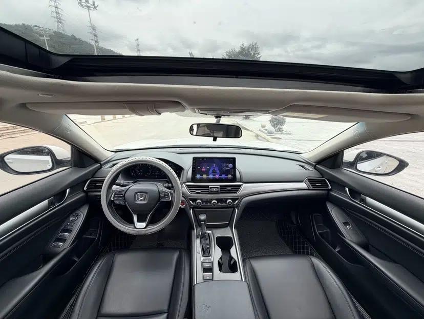 Honda Accord 2018 260TURBO Elite Edition China V — миниатюра 10