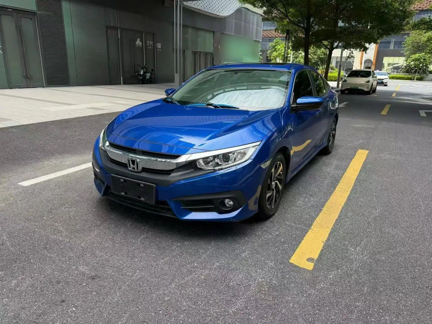 Honda Civic 2016 220TURBO CVT Luxury Edition — миниатюра 1