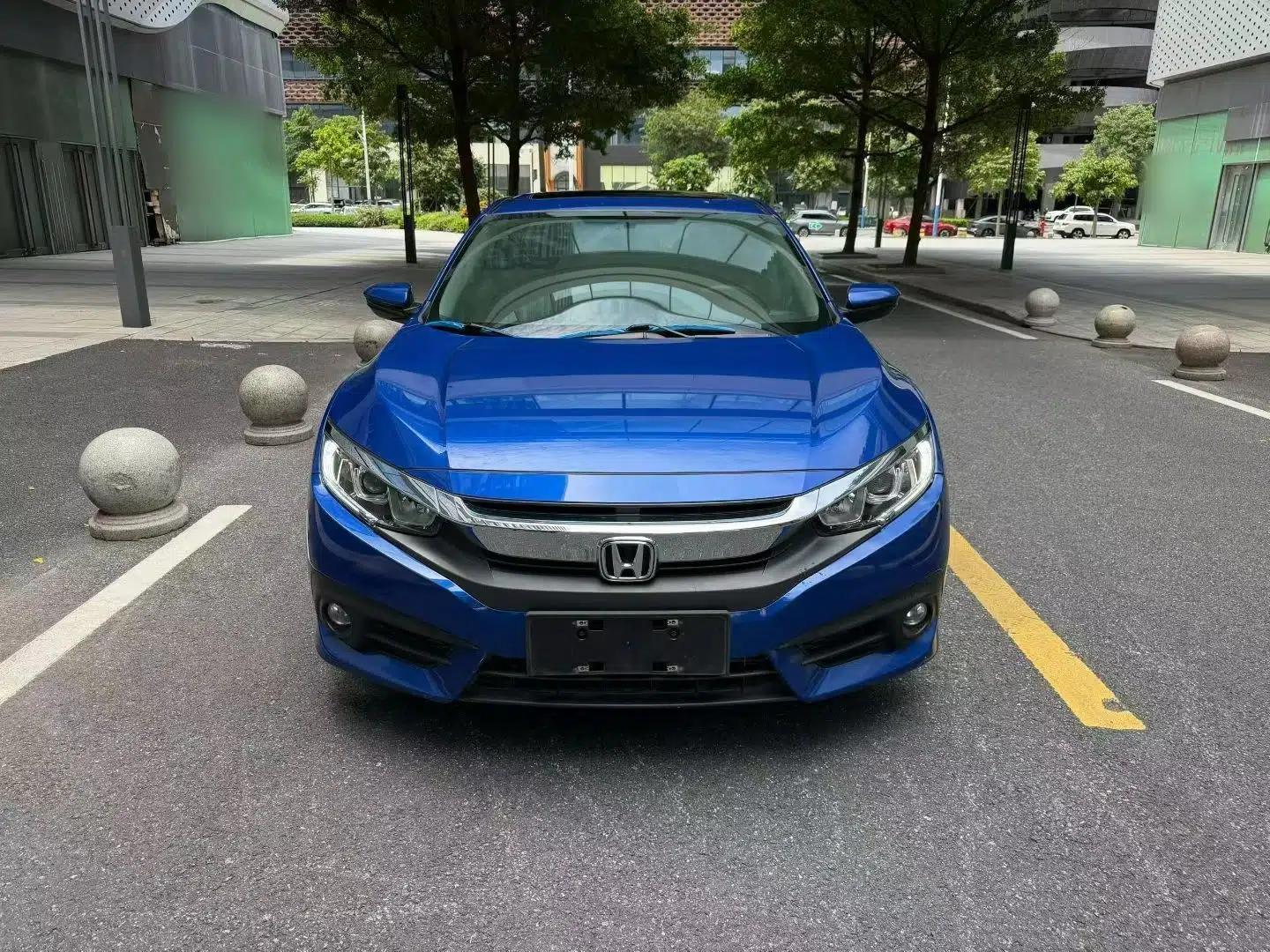 Honda Civic 2016 220TURBO CVT Luxury Edition — миниатюра 2