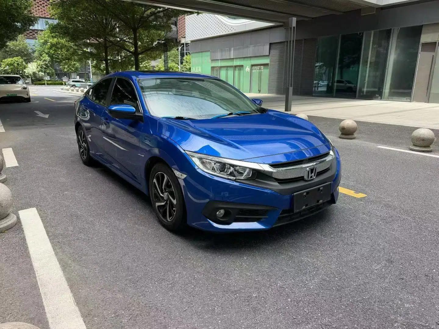 Honda Civic 2016 220TURBO CVT Luxury Edition — миниатюра 3