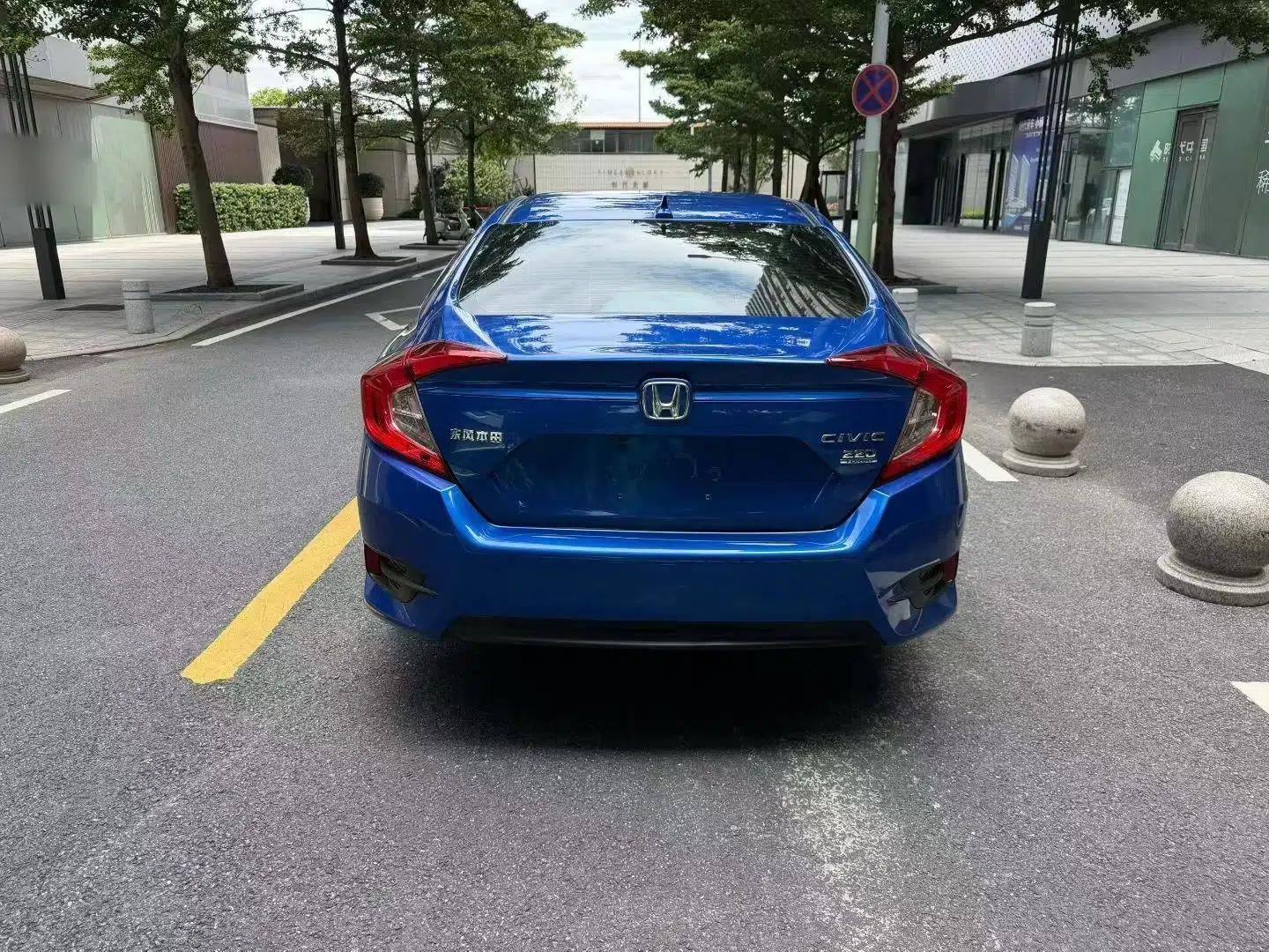 Honda Civic 2016 220TURBO CVT Luxury Edition — миниатюра 5