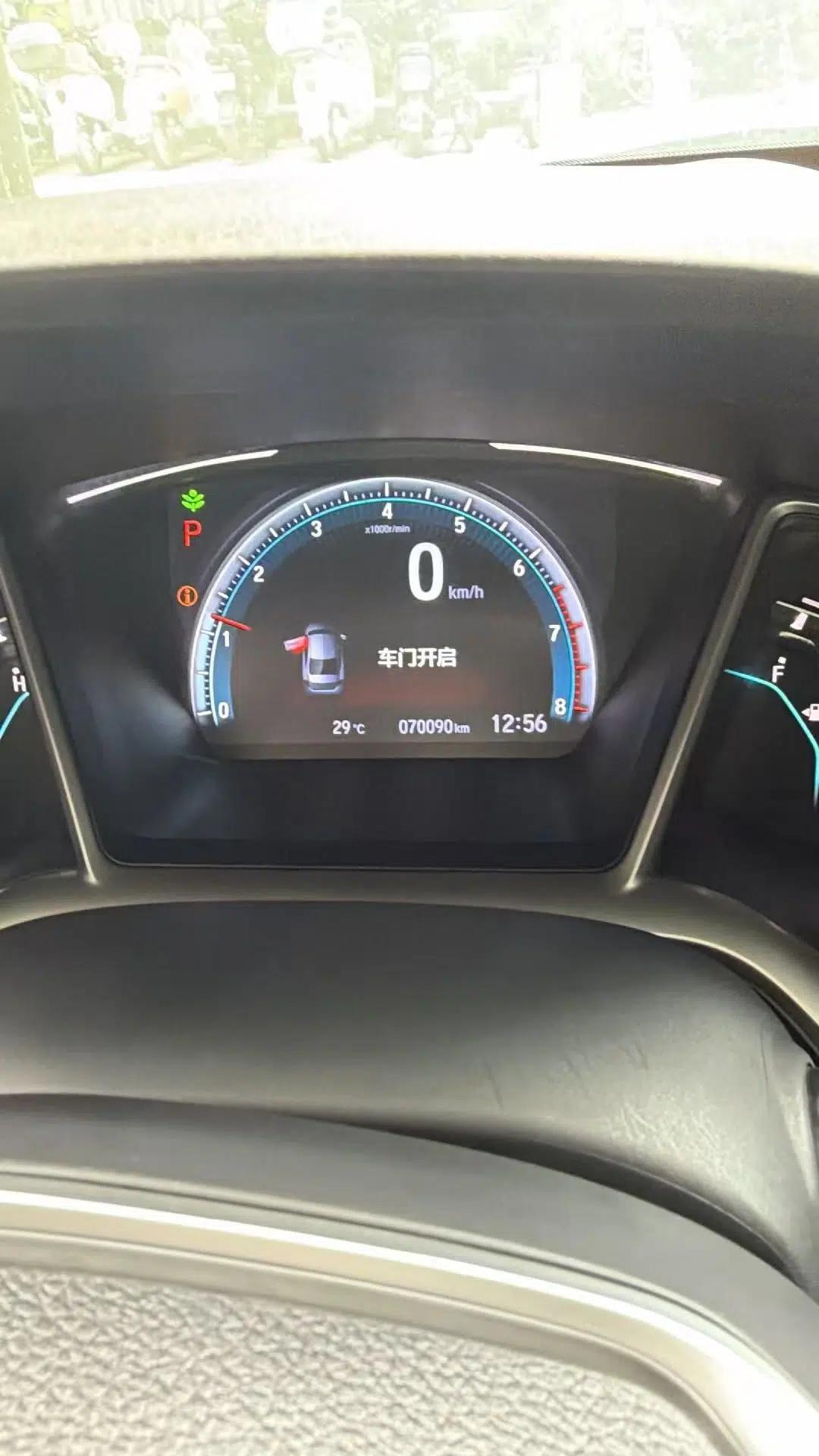 Honda Civic 2016 220TURBO CVT Luxury Edition — миниатюра 7