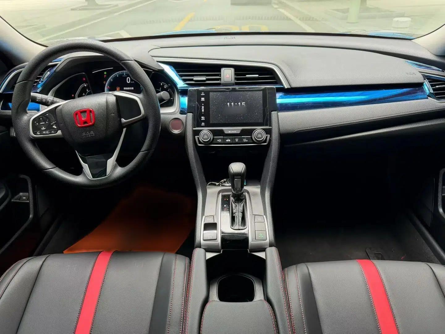 Honda Civic 2016 220TURBO CVT Luxury Edition — миниатюра 8