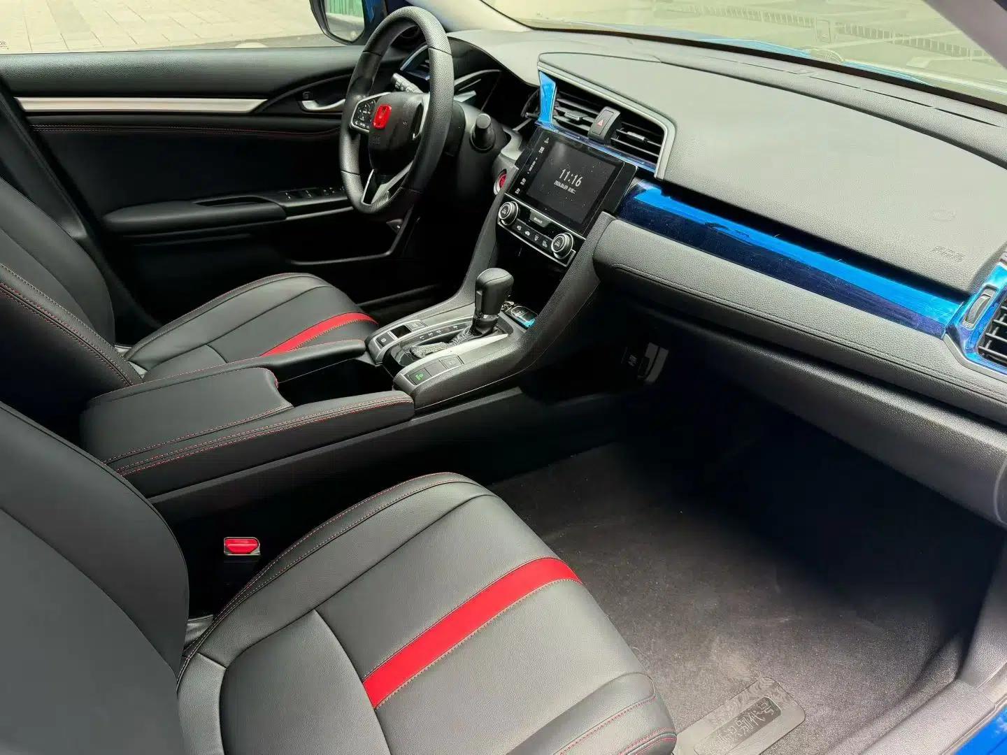 Honda Civic 2016 220TURBO CVT Luxury Edition — миниатюра 9