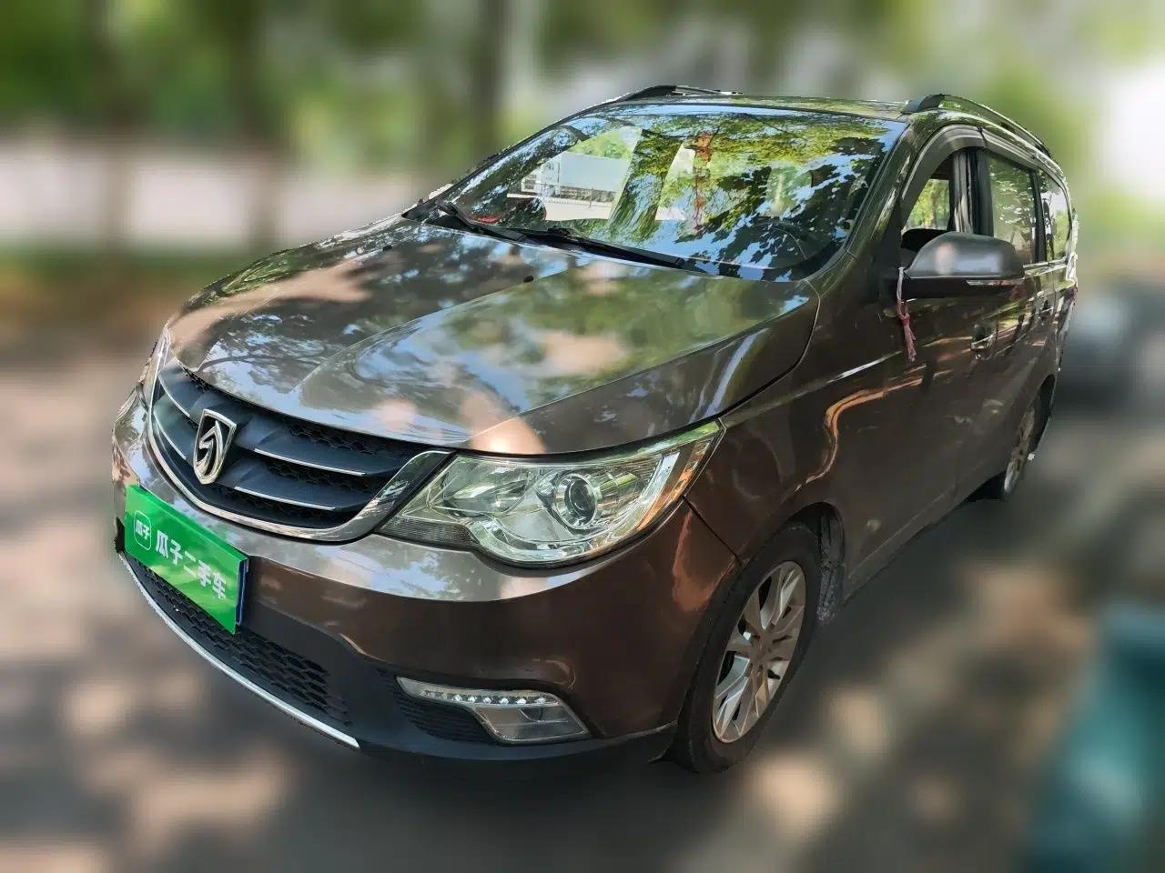 Baojun 730 2014 1.5L manual Comfort ESP version 7 seats — миниатюра 1