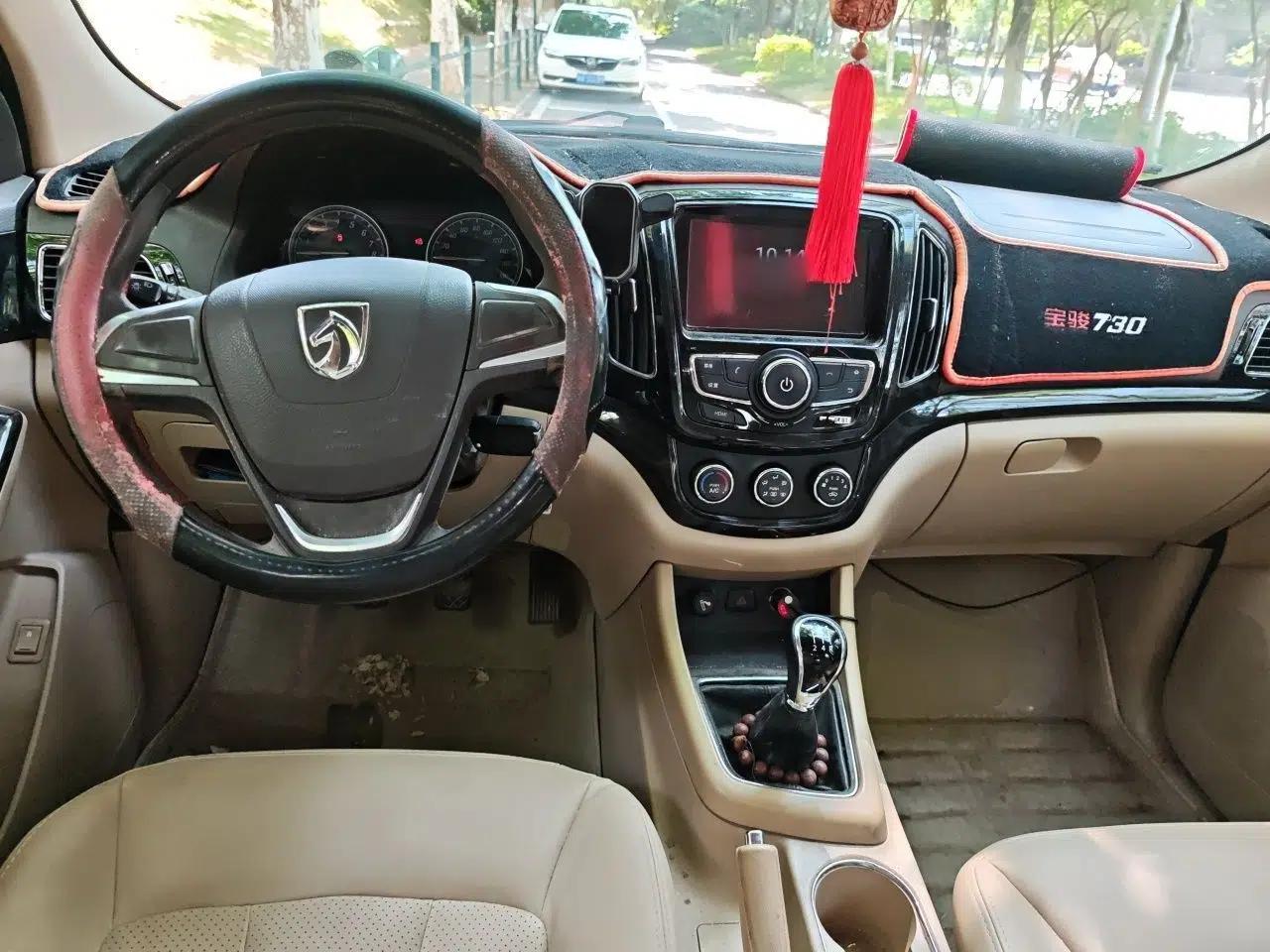 Baojun 730 2014 1.5L manual Comfort ESP version 7 seats — миниатюра 9