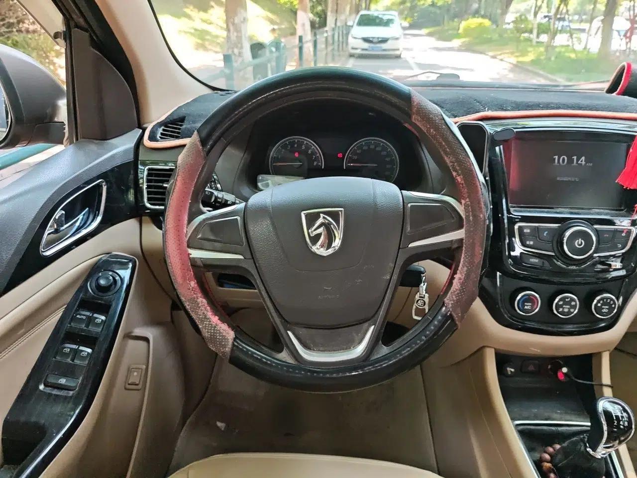 Baojun 730 2014 1.5L manual Comfort ESP version 7 seats — миниатюра 10