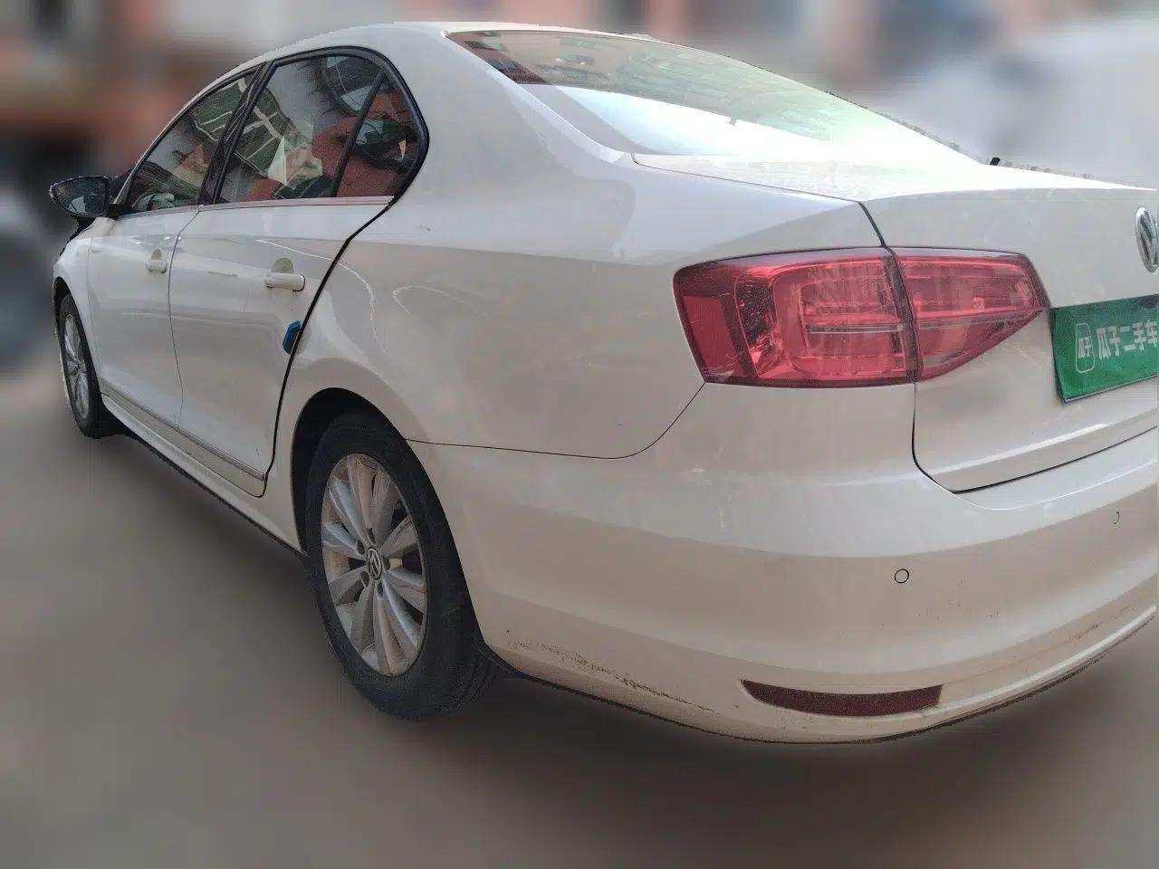 Volkswagen Sagitar 2015 230TSI Automatic Comfort Version — миниатюра 4
