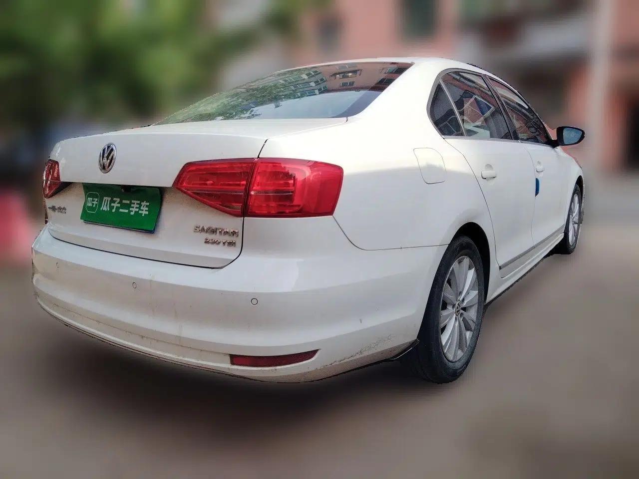 Volkswagen Sagitar 2015 230TSI Automatic Comfort Version — миниатюра 6