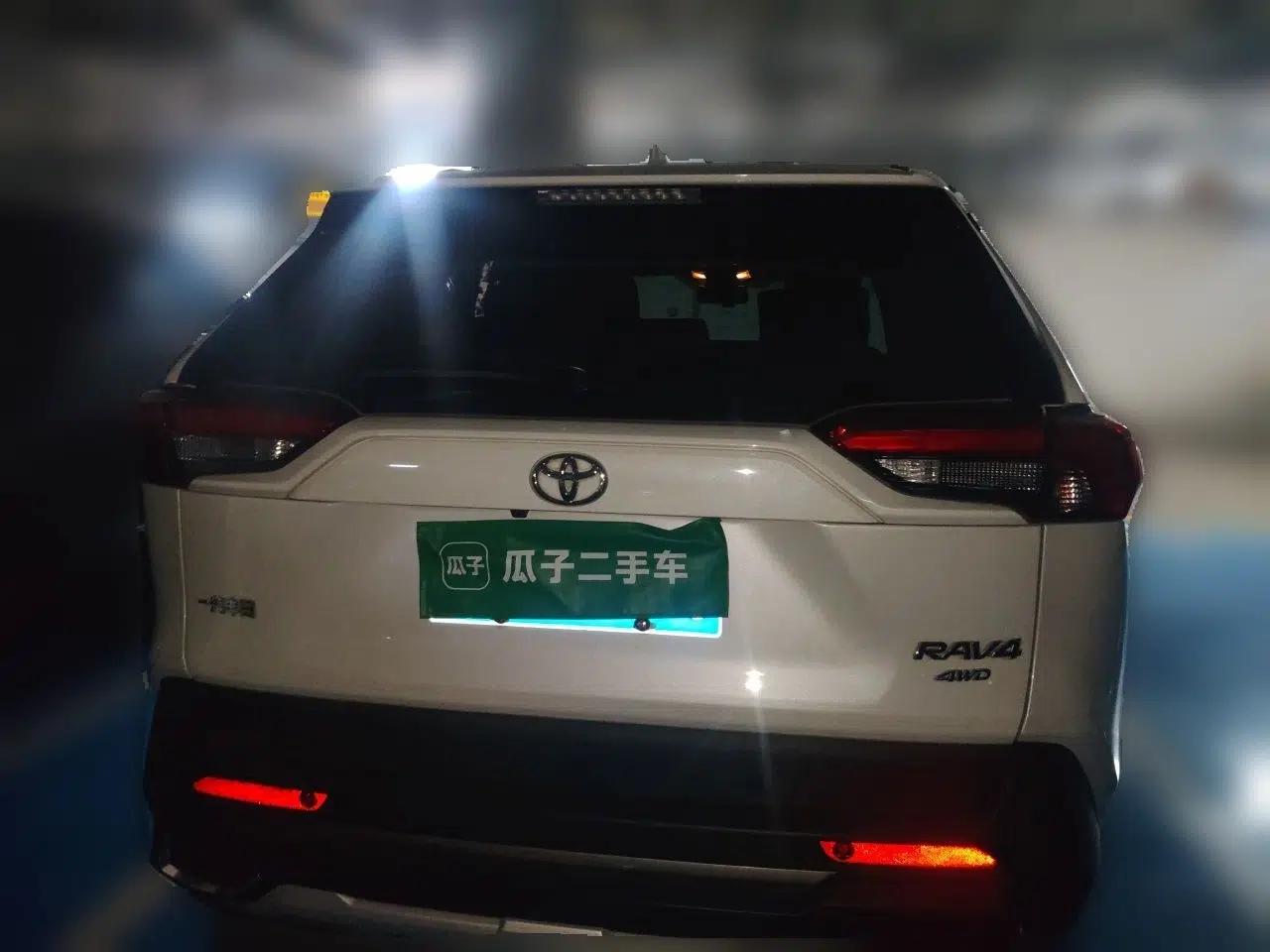 Toyota RAV4 2020 2.0L CVT 4x4 Style PLUS Edition — миниатюра 5