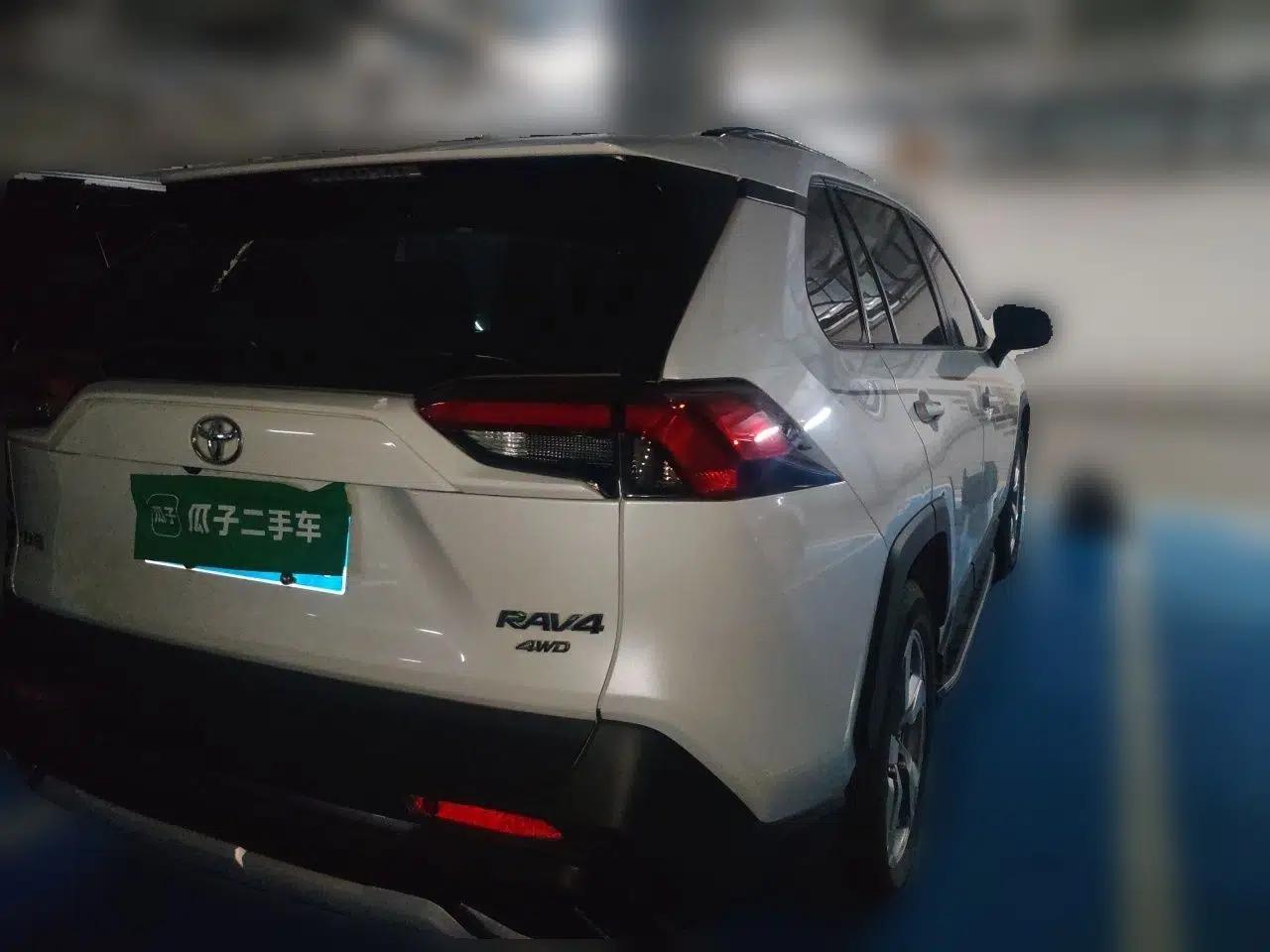 Toyota RAV4 2020 2.0L CVT 4x4 Style PLUS Edition — миниатюра 6