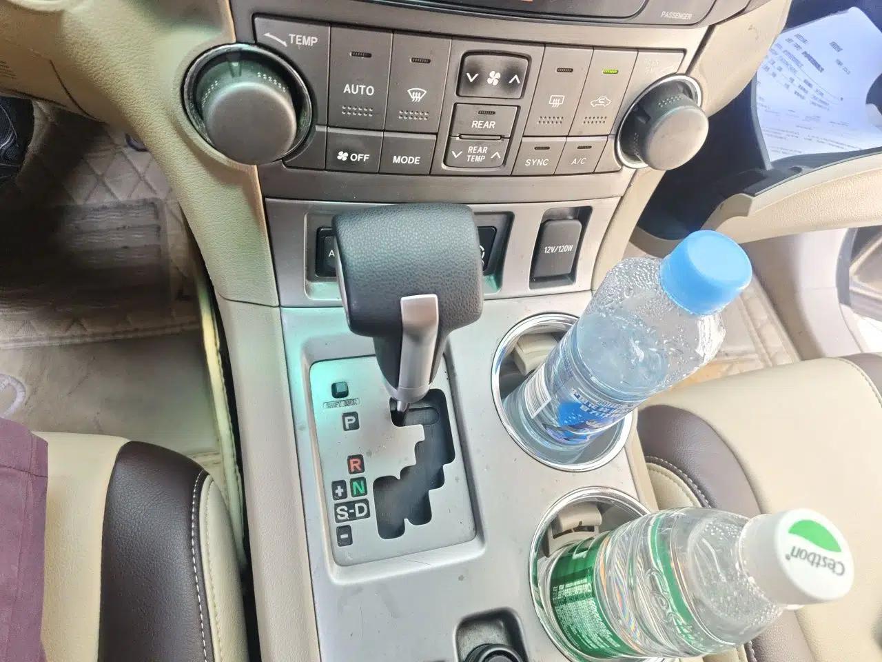 Toyota Highlander 2009 2.7L Two-Wheel Drive 7-Seater Luxury Edition — миниатюра 14