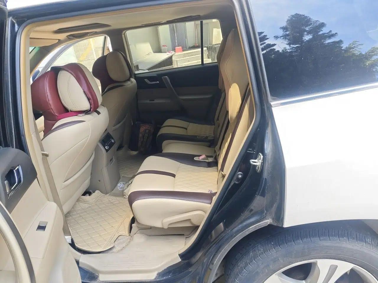 Toyota Highlander 2009 2.7L Two-Wheel Drive 7-Seater Luxury Edition — миниатюра 17