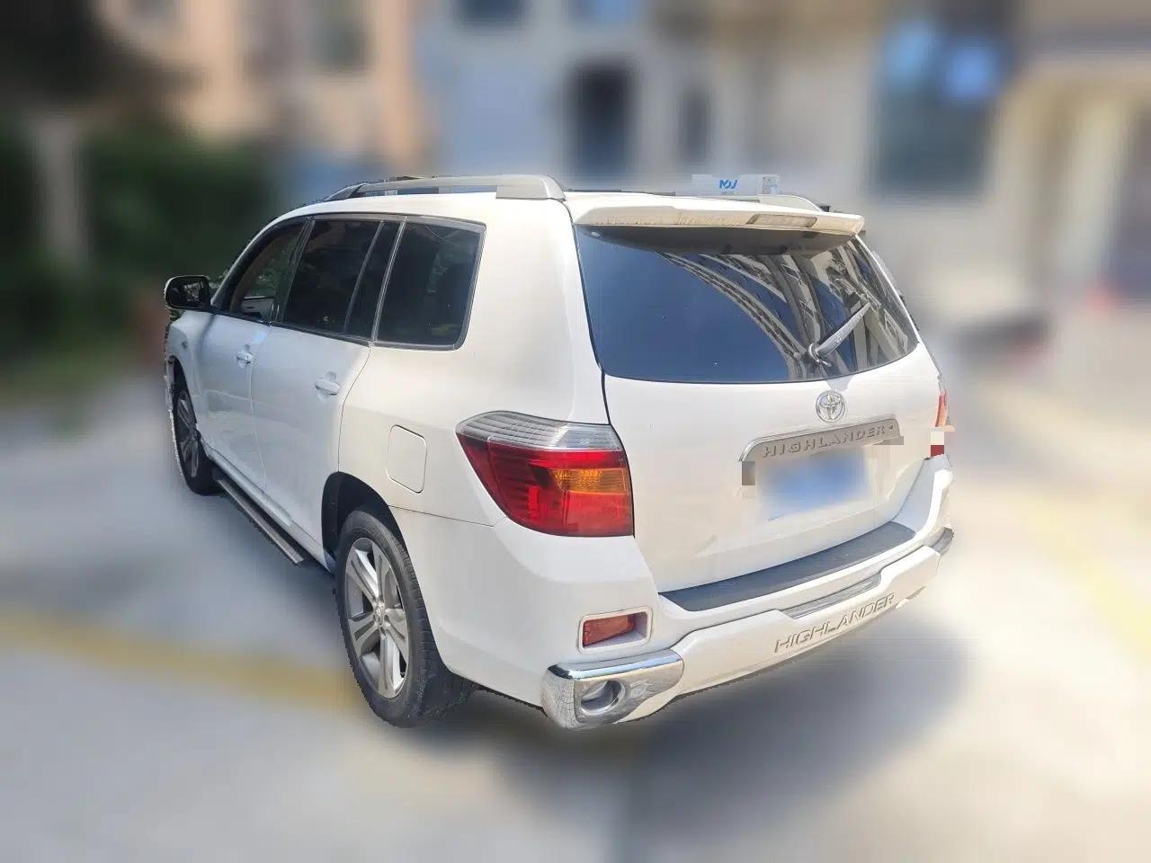 Toyota Highlander 2009 2.7L Two-Wheel Drive 7-Seater Luxury Edition — миниатюра 4