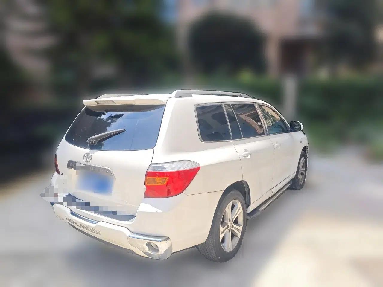 Toyota Highlander 2009 2.7L Two-Wheel Drive 7-Seater Luxury Edition — миниатюра 6