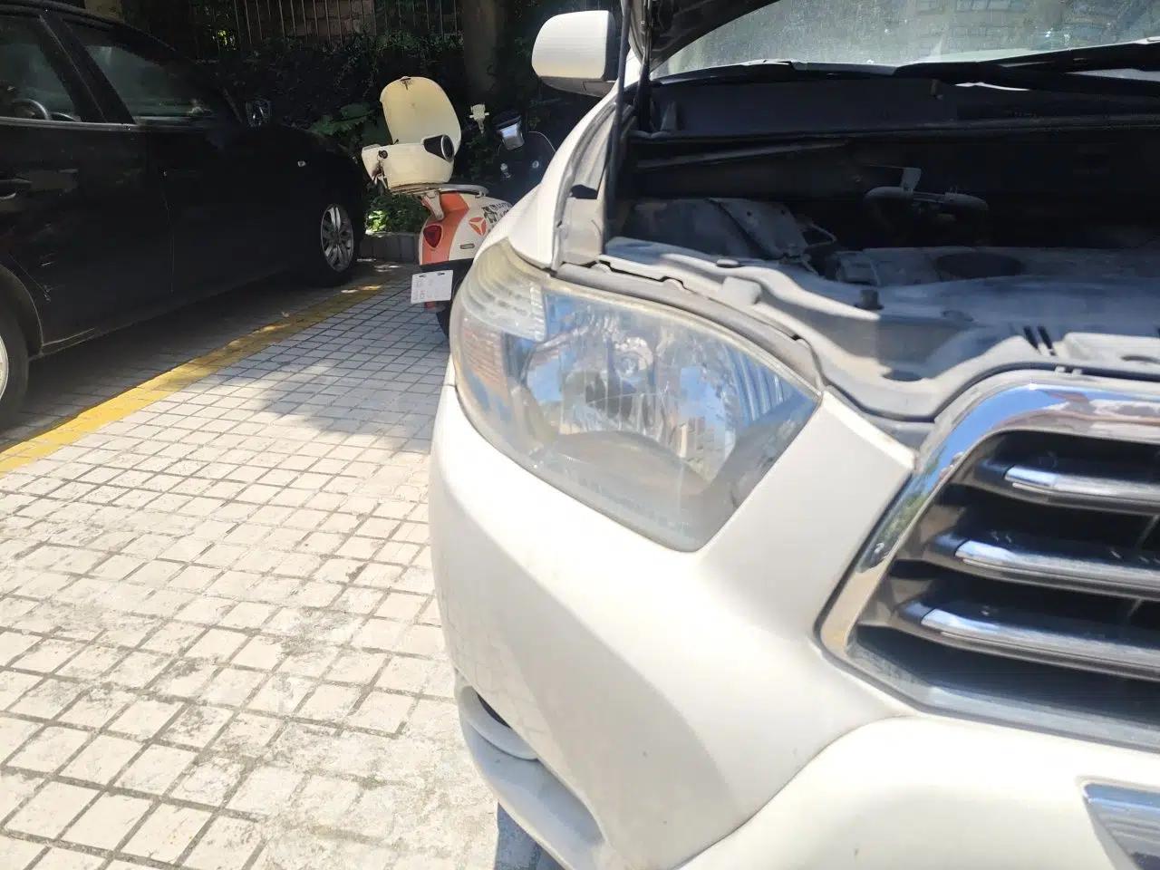 Toyota Highlander 2009 2.7L Two-Wheel Drive 7-Seater Luxury Edition — миниатюра 7
