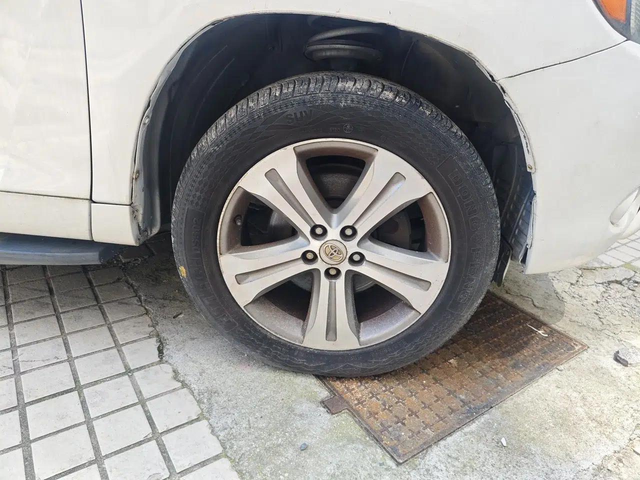 Toyota Highlander 2009 2.7L Two-Wheel Drive 7-Seater Luxury Edition — миниатюра 8