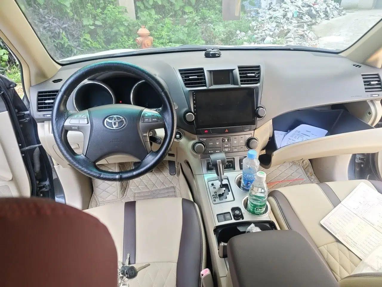 Toyota Highlander 2009 2.7L Two-Wheel Drive 7-Seater Luxury Edition — миниатюра 9