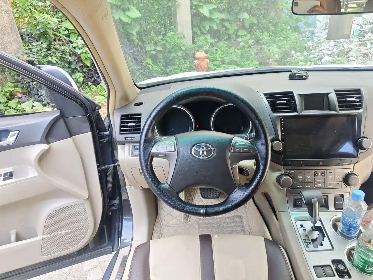 Toyota Highlander 2009 2.7L Two-Wheel Drive 7-Seater Luxury Edition — миниатюра 10
