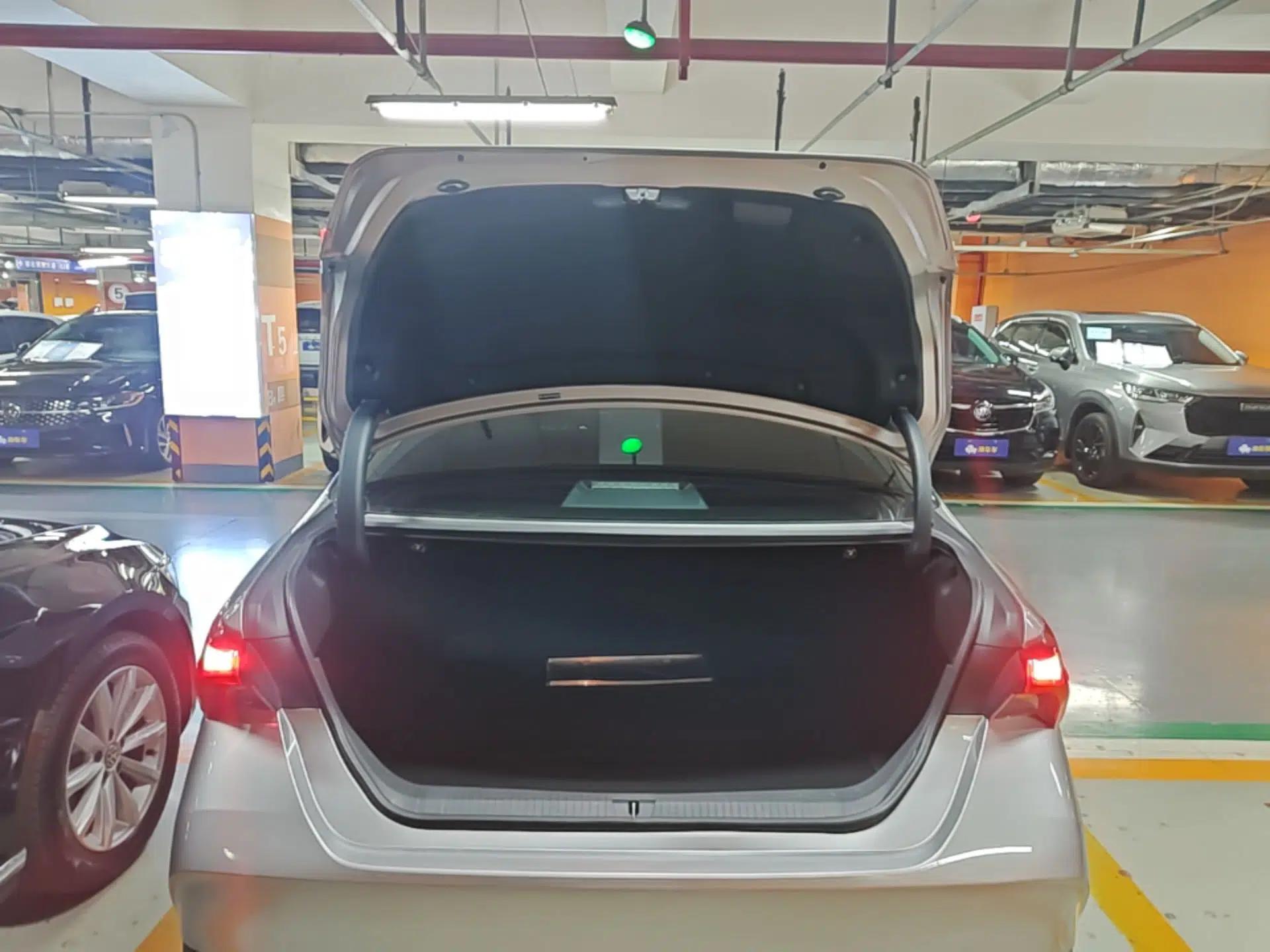 Toyota Avalon 2019 2.0L Luxury Edition China VI Standard — миниатюра 22